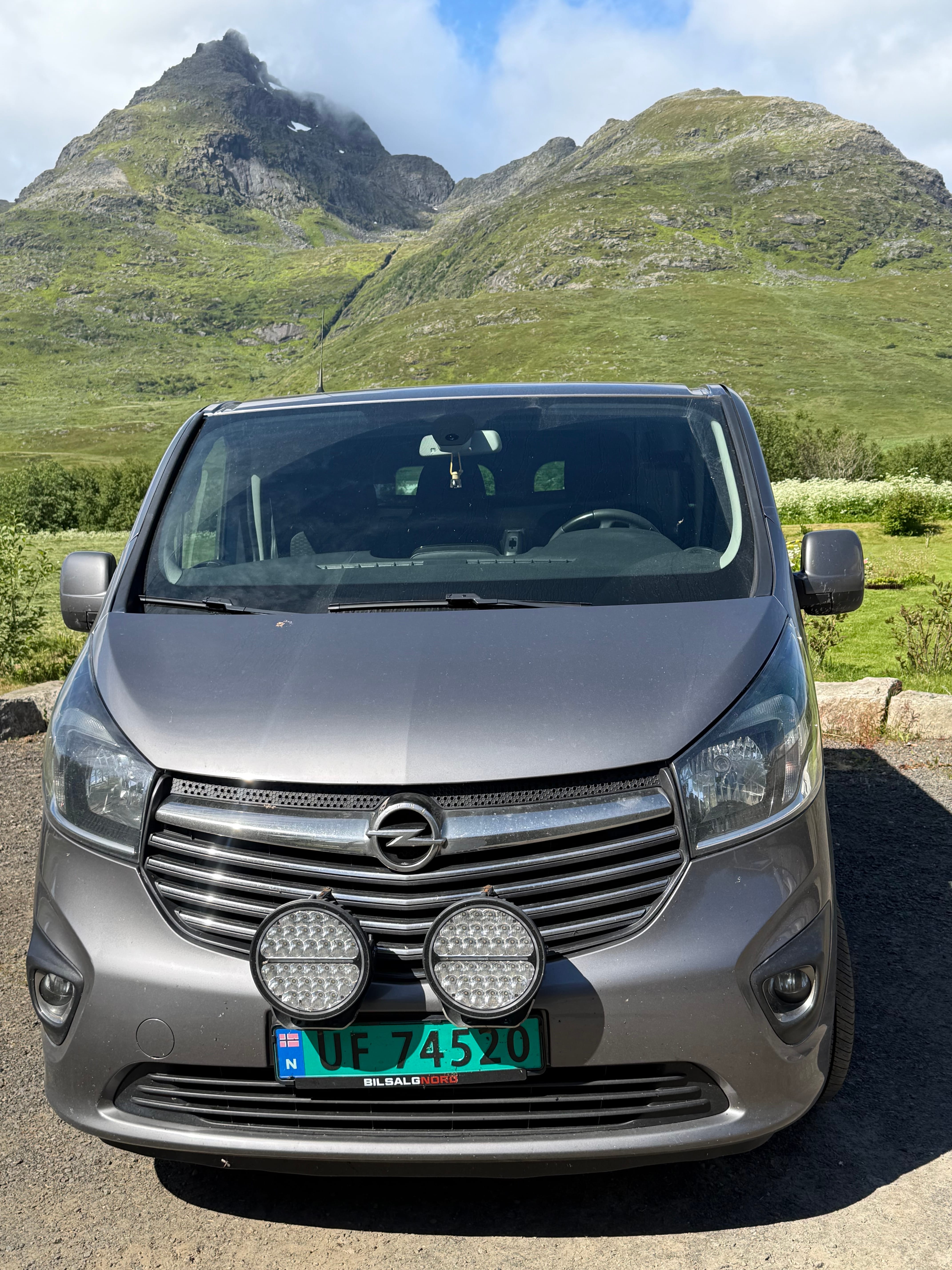 Opel Vivaro with USB charging ports
