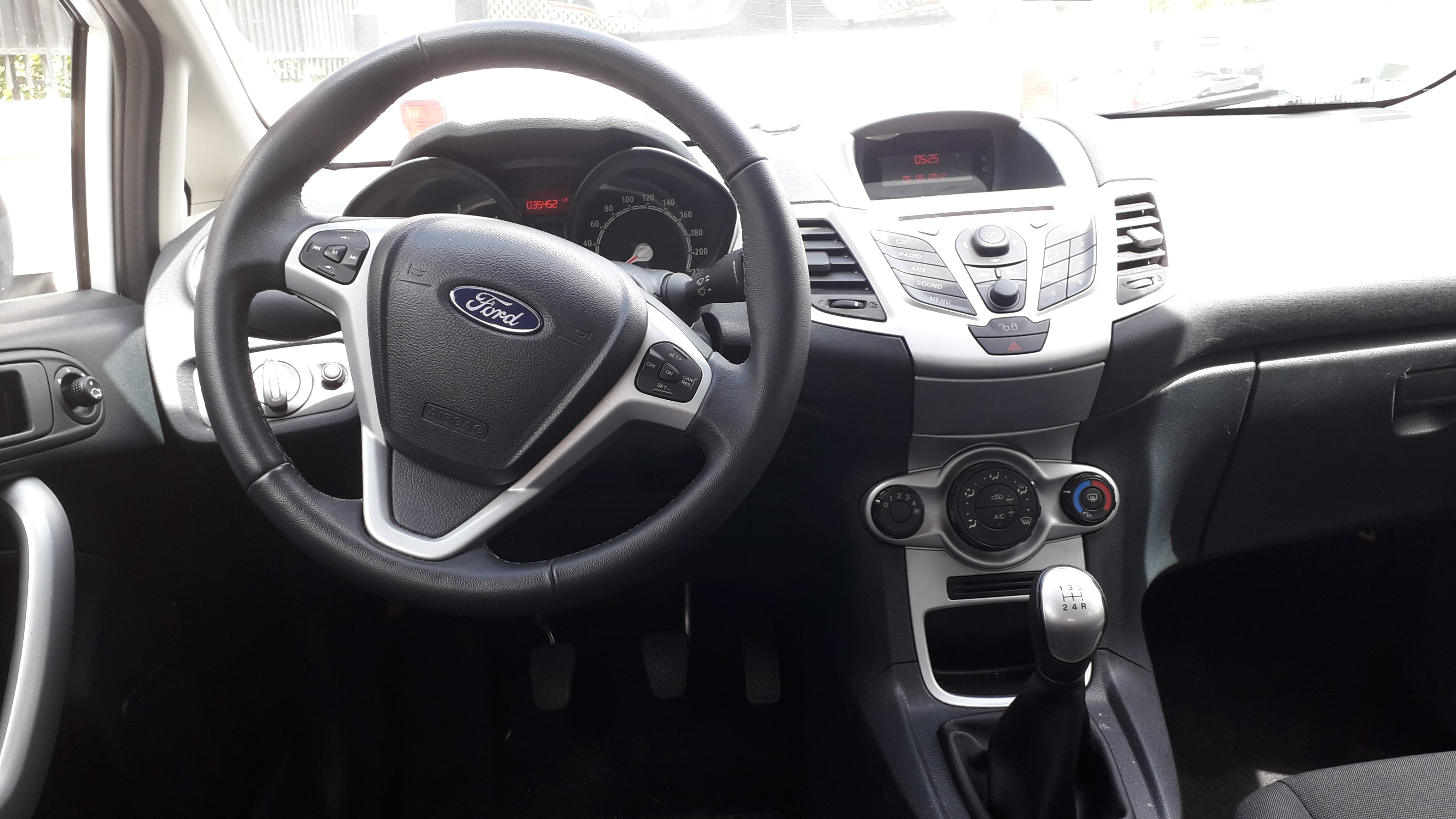 Ford Fiesta avec Pneus neige