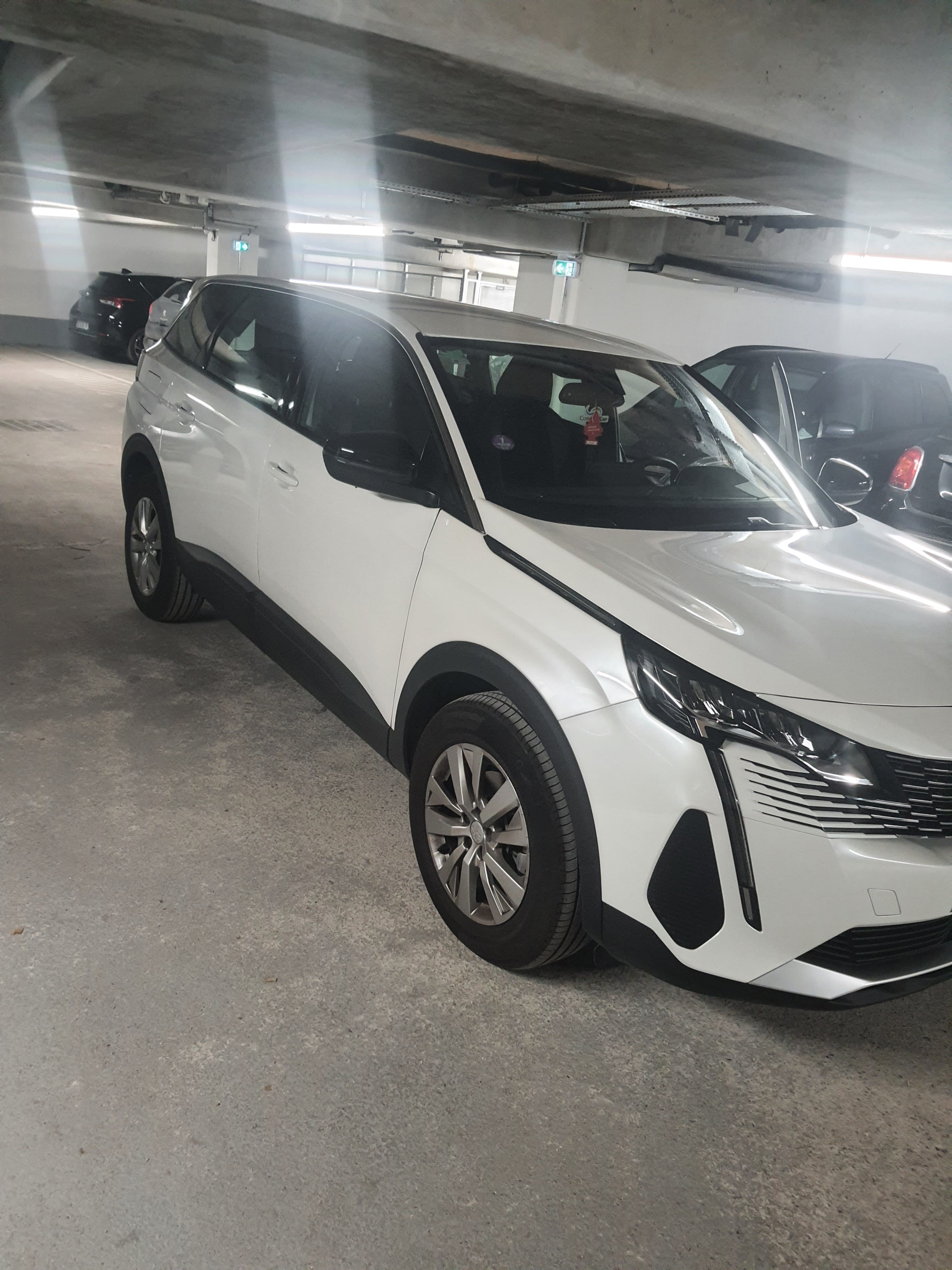 Peugeot 5008 1.2 litre avec Apple CarPlay