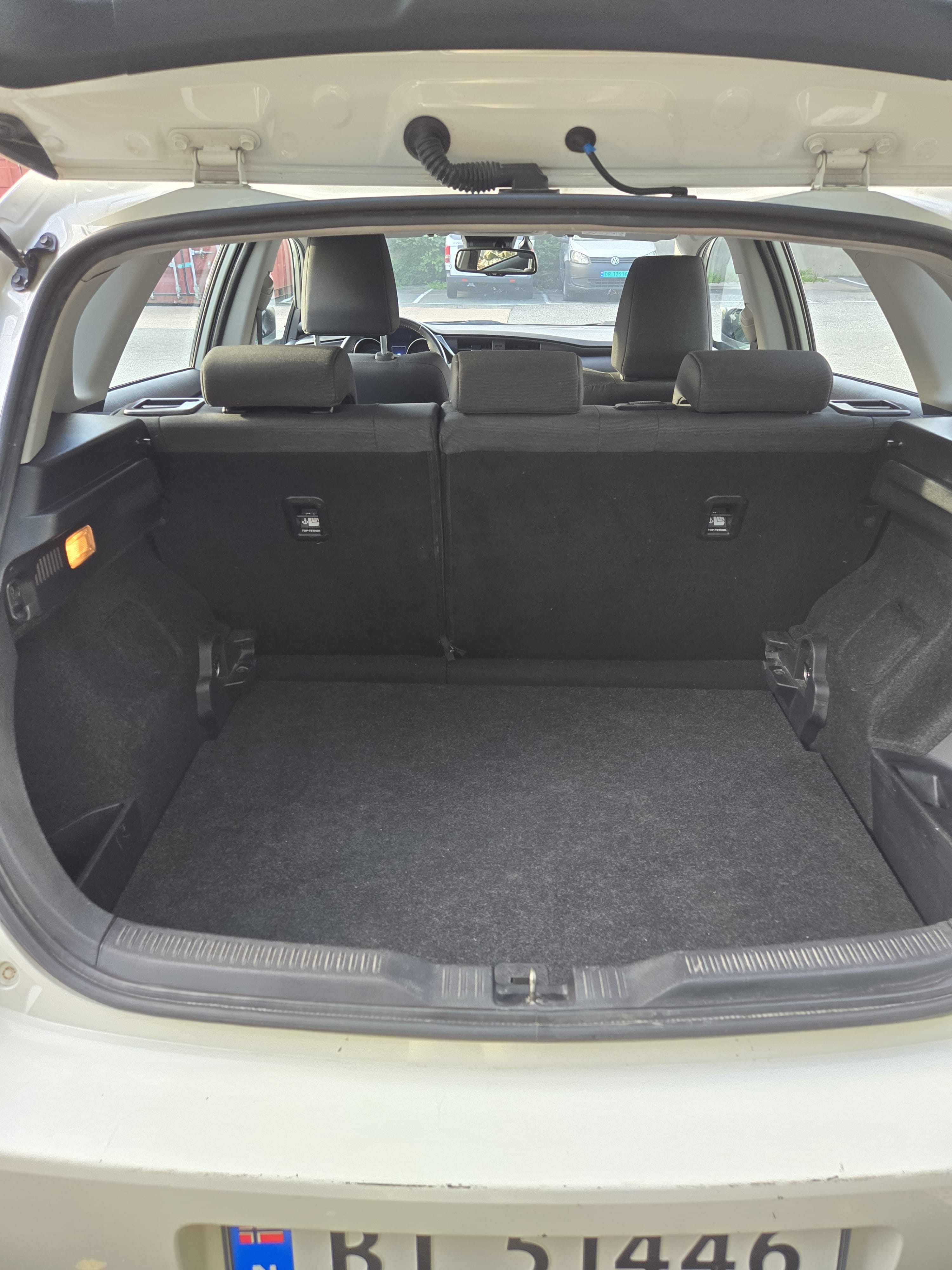 Toyota Auris 1.8 Bensin/Automat, inkl. BEBOERKORT PARKERING with Snow tires
