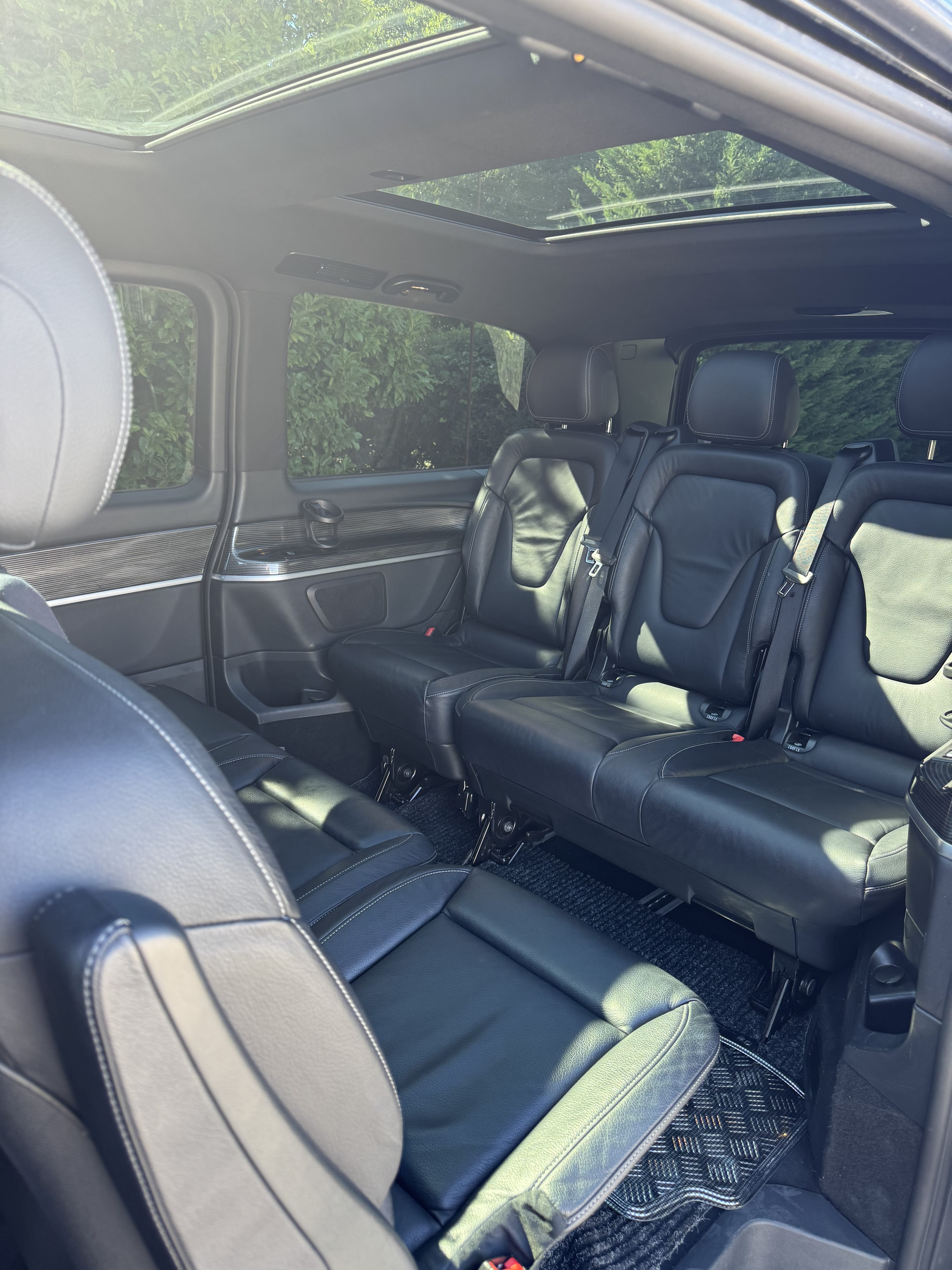 Mercedes-Benz EQV 100% Électrique 420kms de Mars à Octobre et 330kms de Novembre à Février en Eco conduite. avec Siège bébé