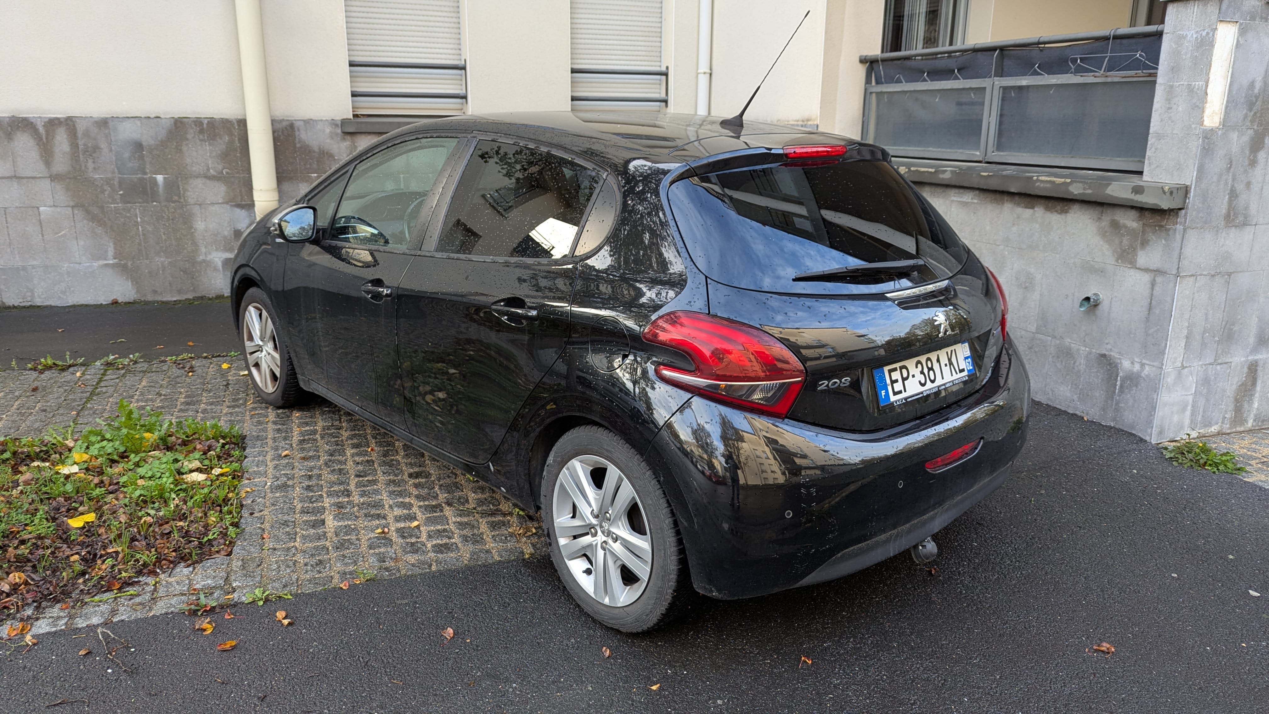 Peugeot 208 E85 avec Régulateur de vitesse