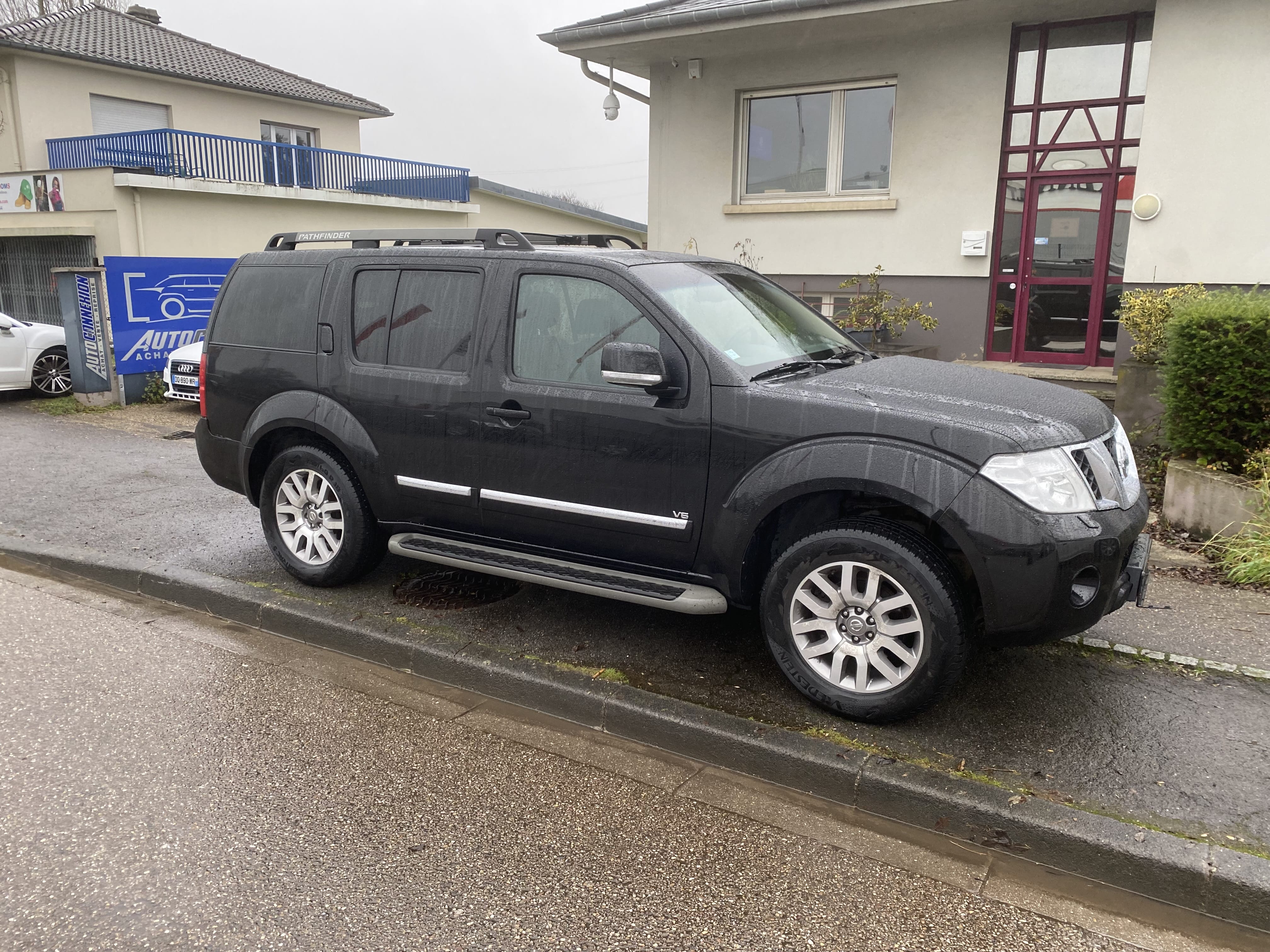 Nissan Pathfinder V6 3.0  4x4 avec Climatisation