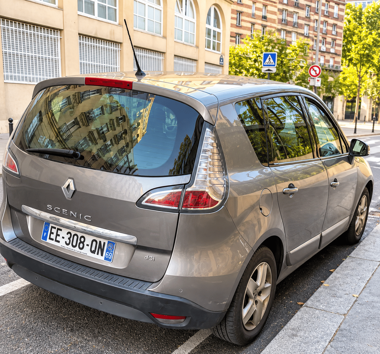 Renault Scenic 5 place - PARIS 19 ème - EE308QN met Airco