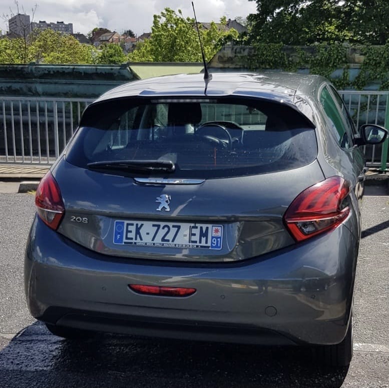 Peugeot 208 avec GPS