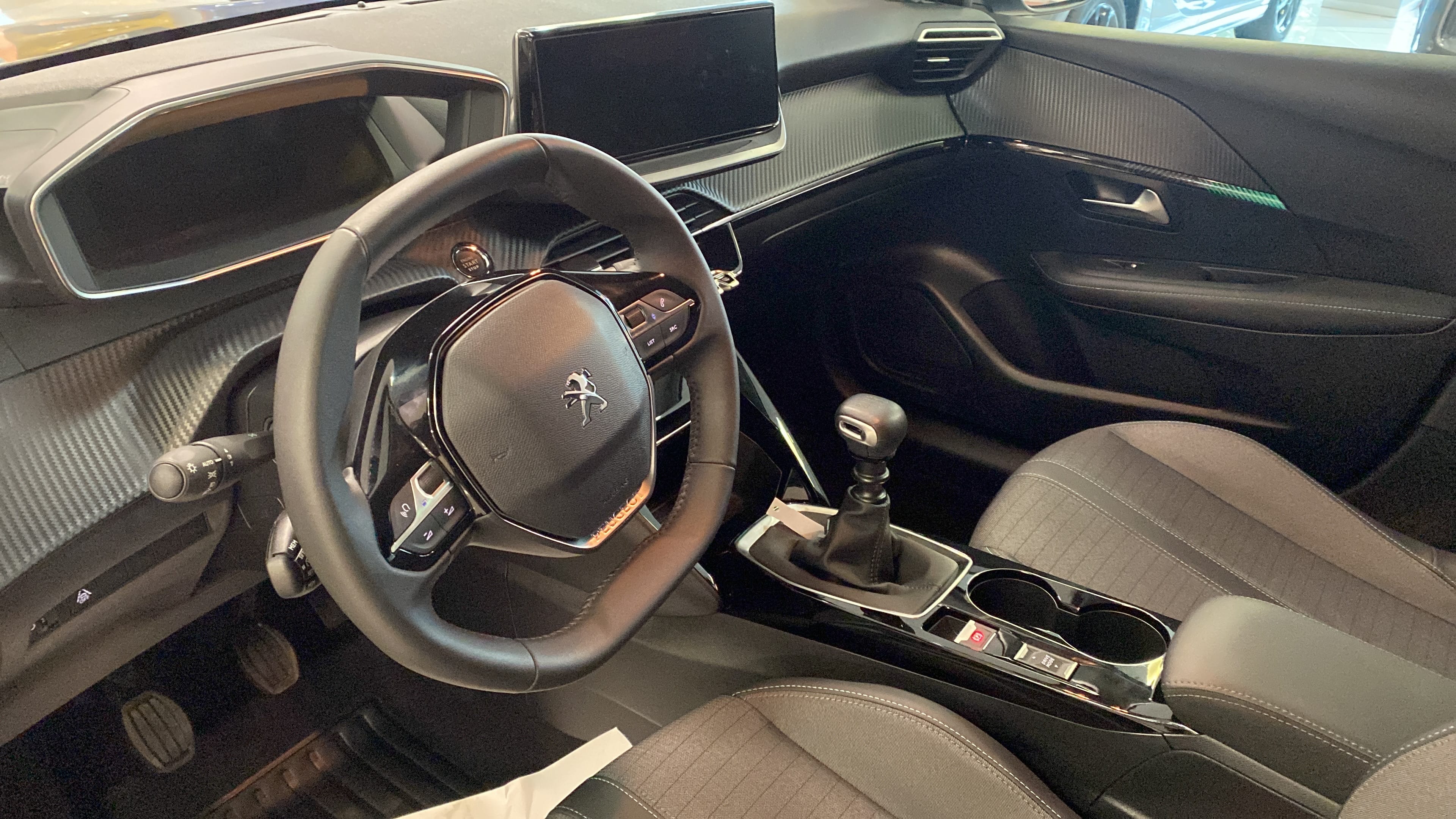 Peugeot 208 GT Line con Control de velocidad