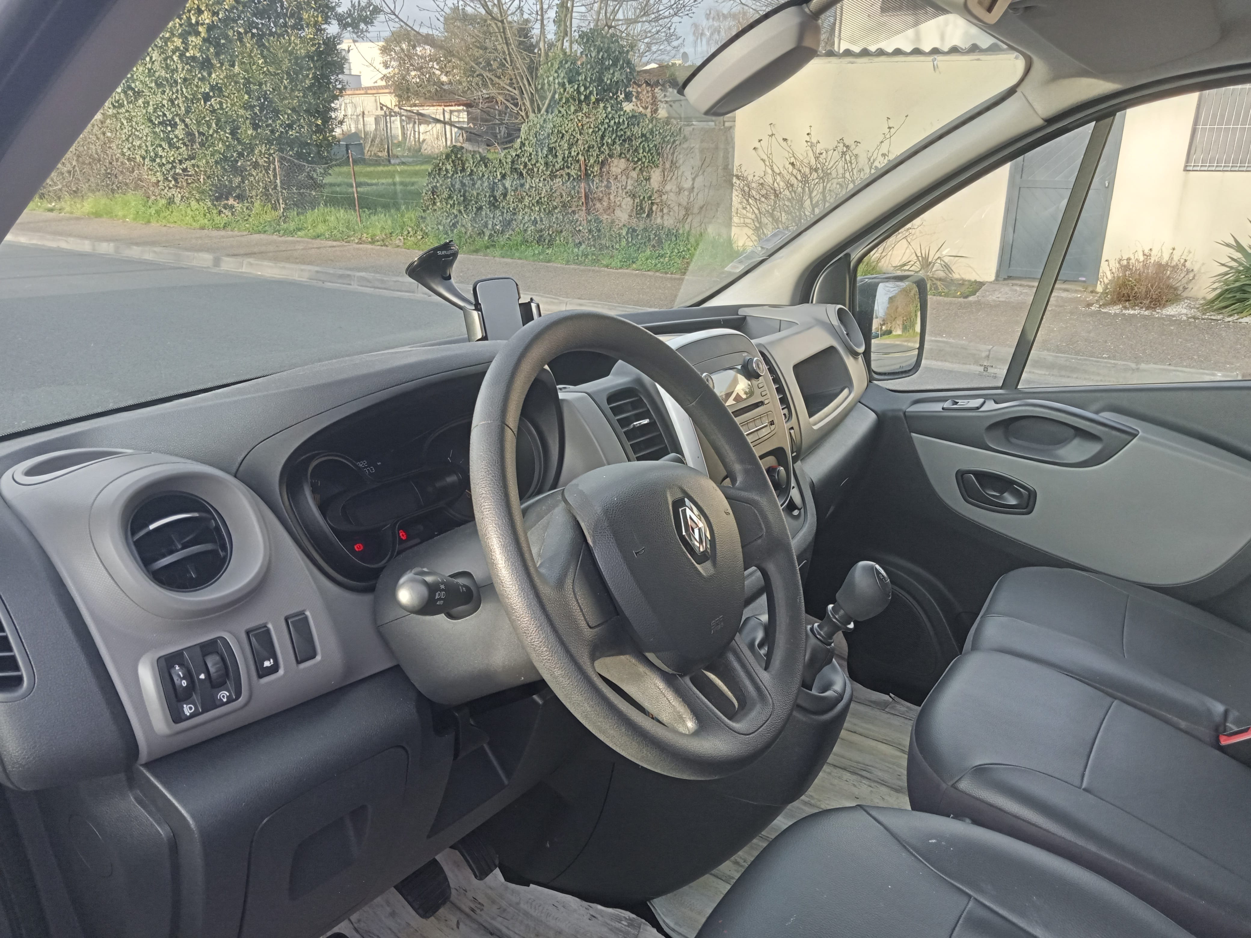 Renault Trafic avec Attelage