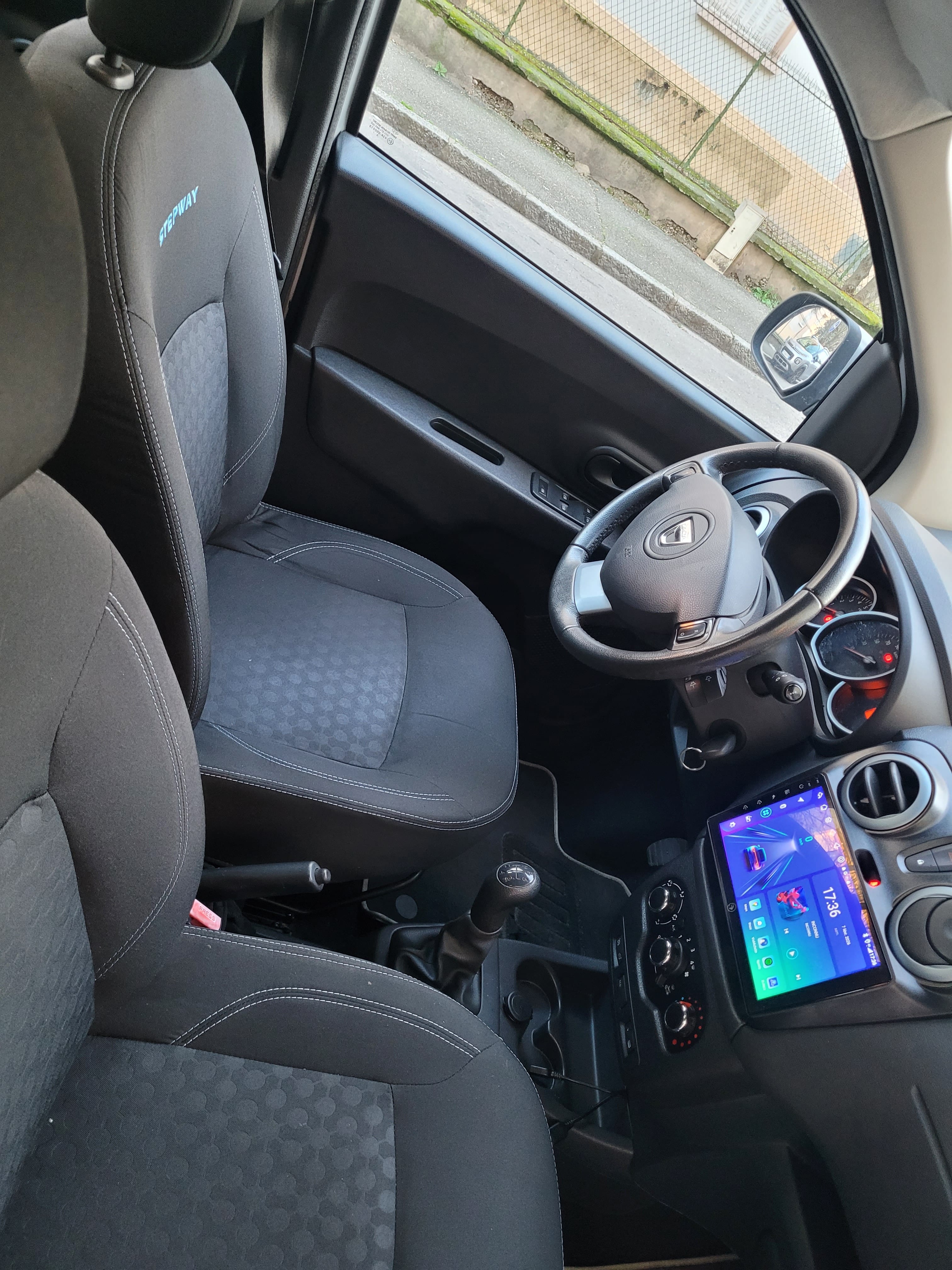 Dacia Lodgy Stepway 7 places, spacieuse et économique, Crit’Air 1 avec Apple CarPlay