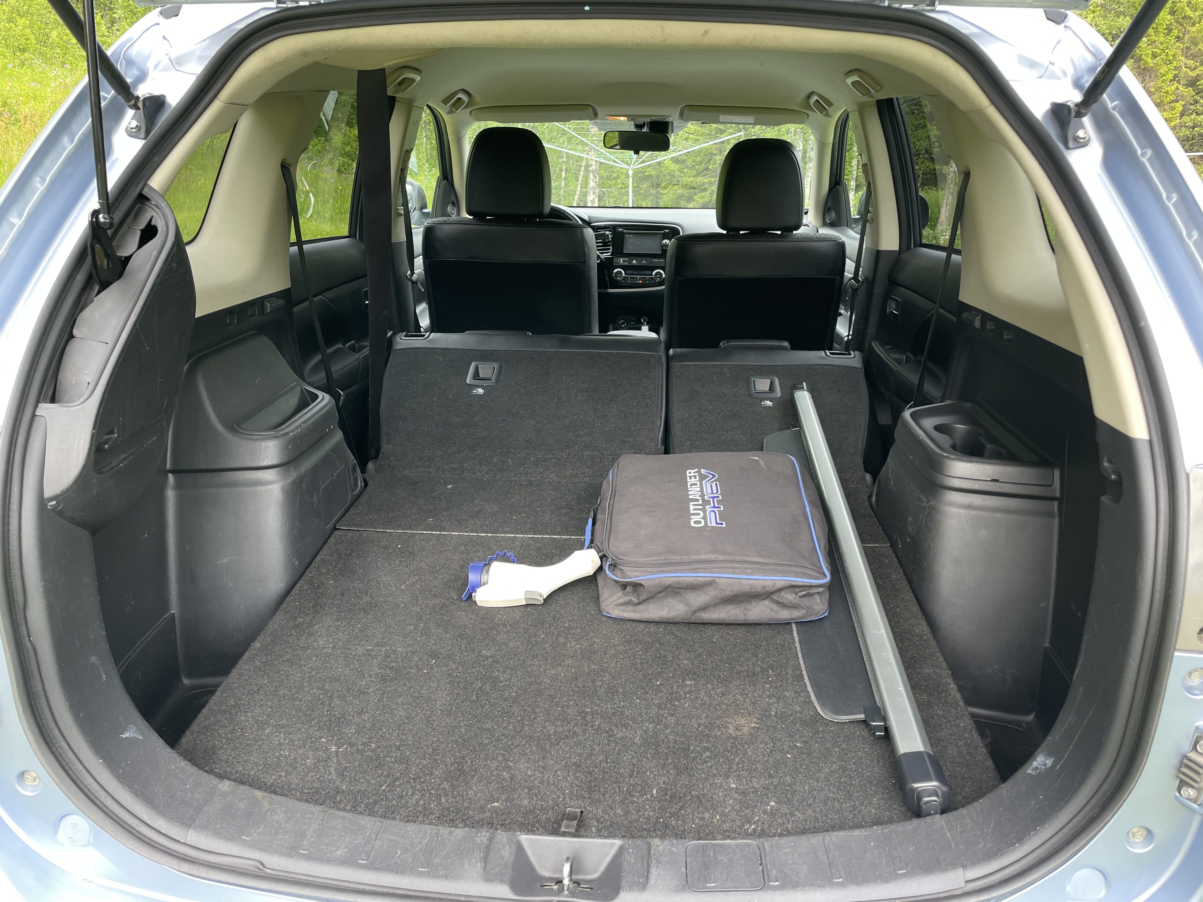 Mitsubishi Outlander PHEV SE med Lydinngang