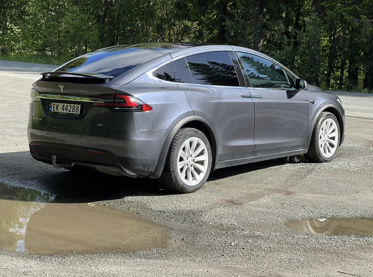 Tesla Model X med GPS