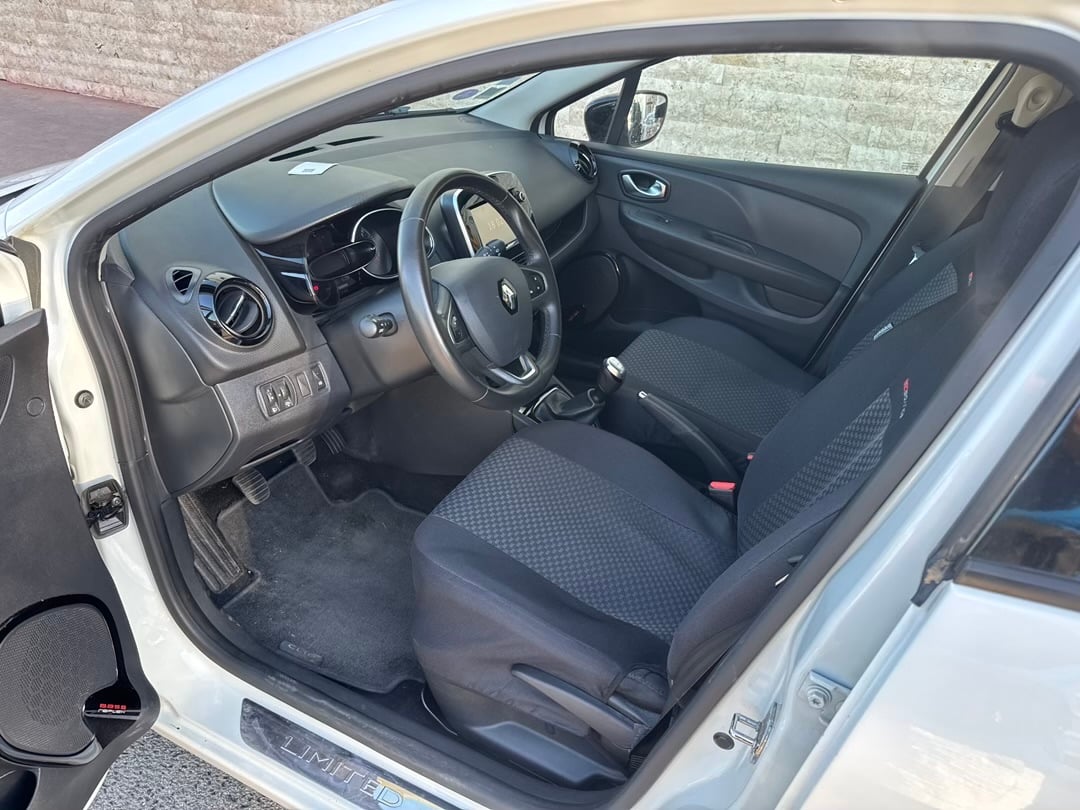 Renault Clio avec Autoradio