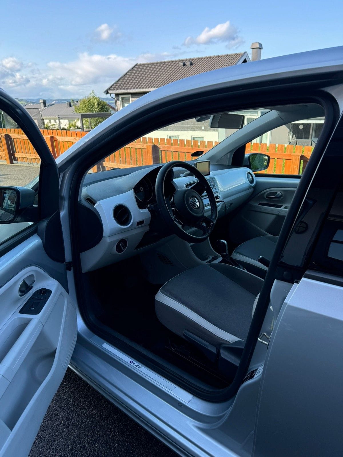 Volkswagen e-Up ! med GPS