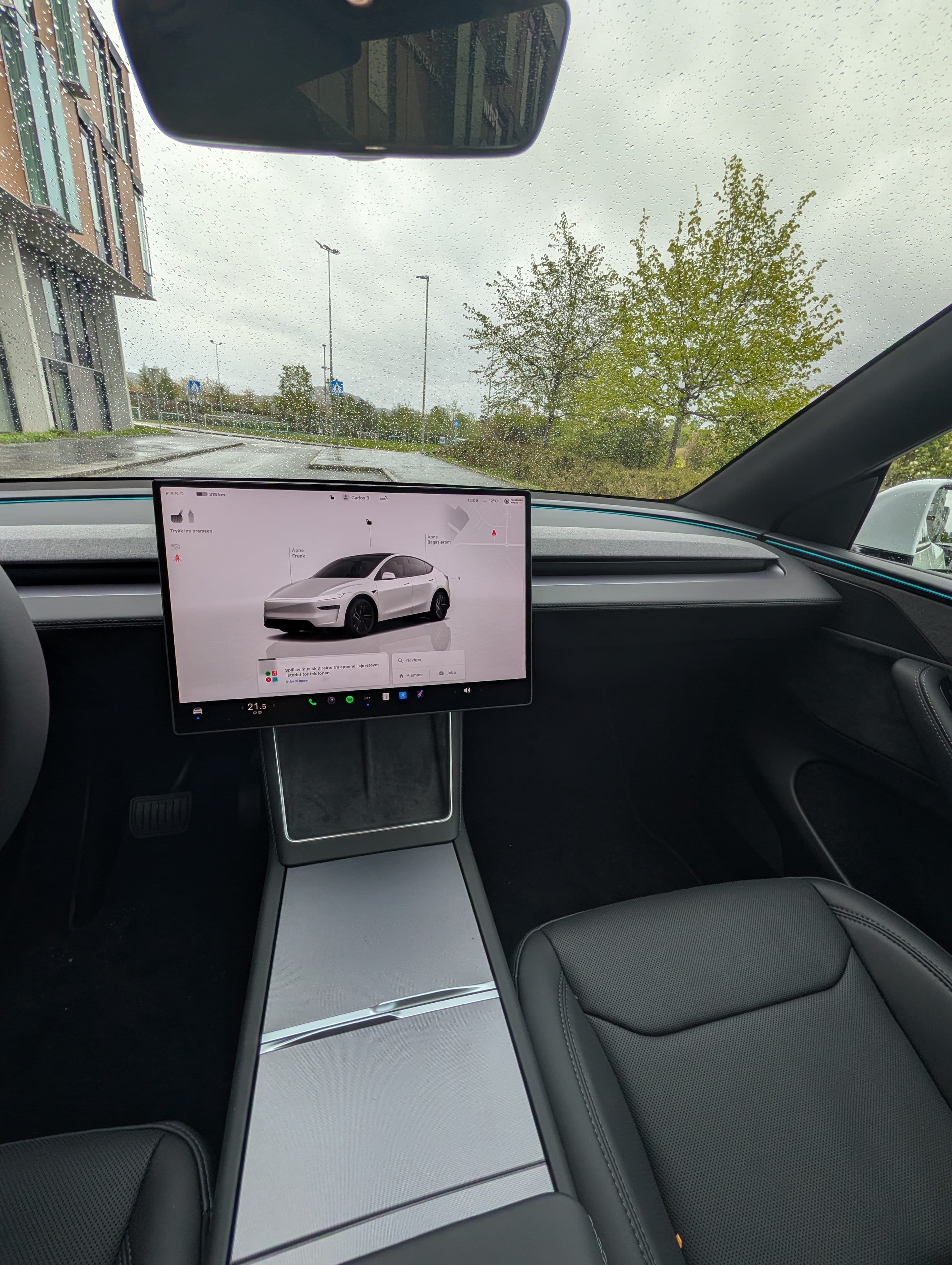 Tesla Model Y Long range med Bluetooth audio
