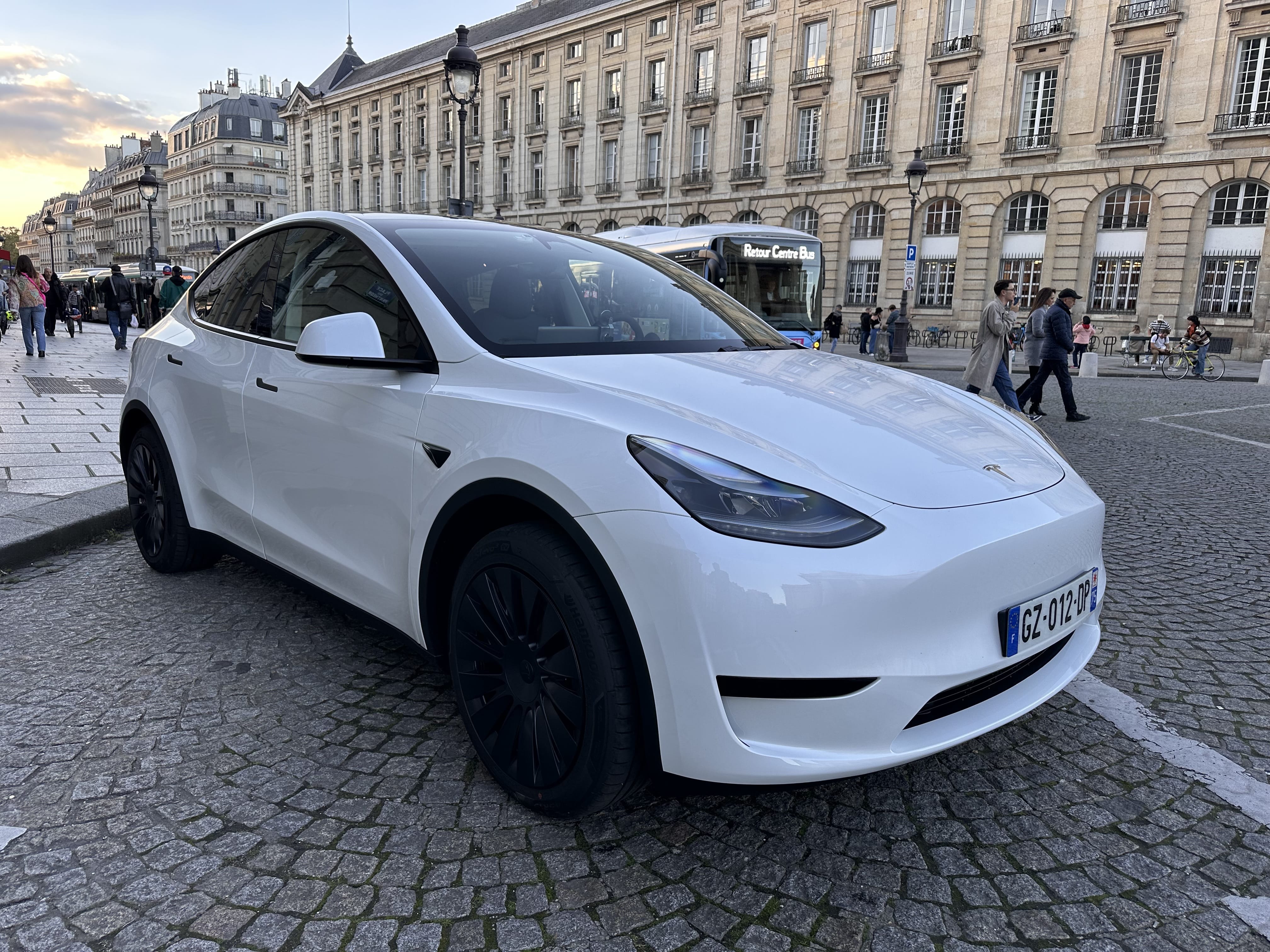 Tesla Model Y, 2024, Électrique, automatique