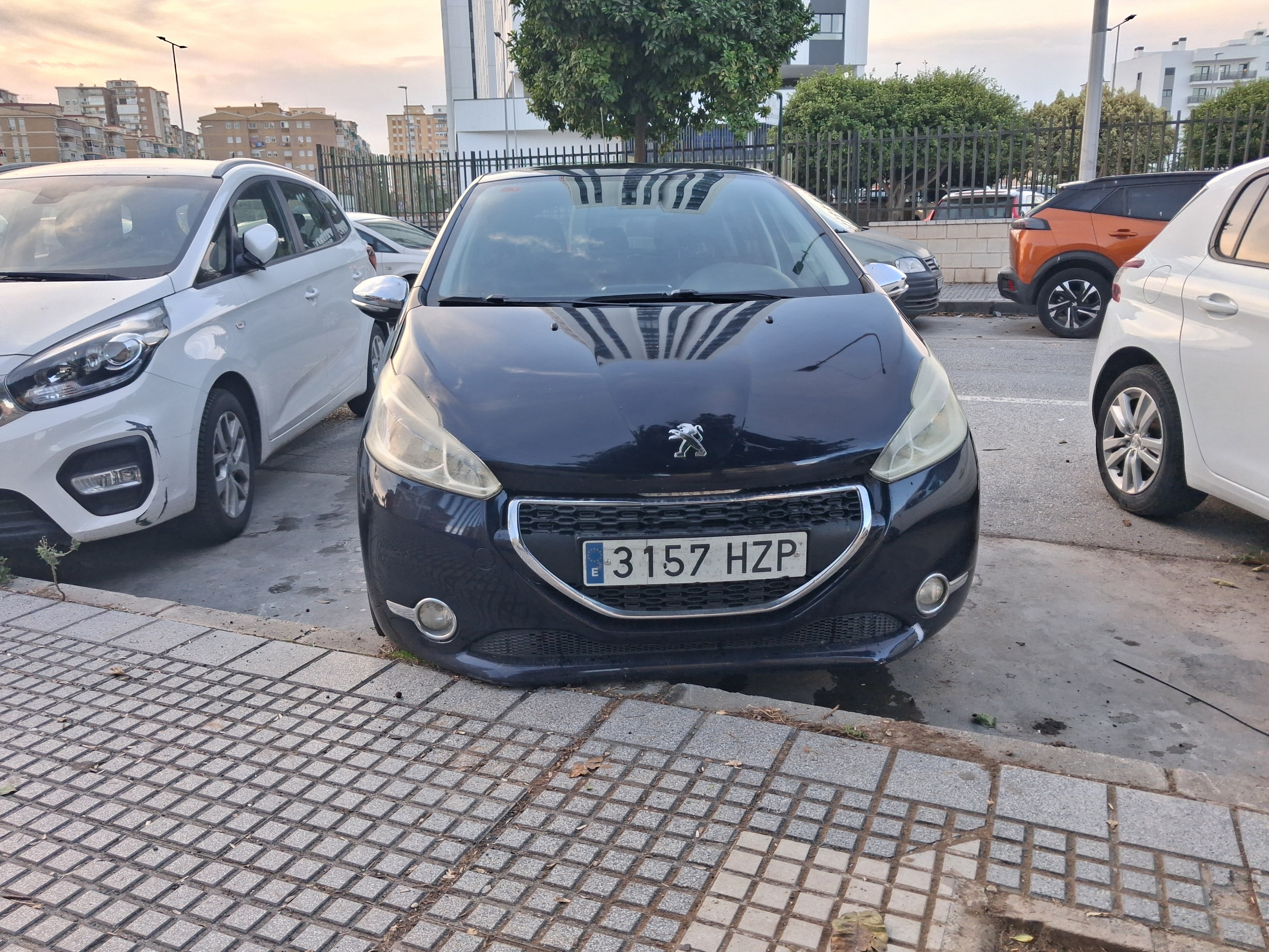 Peugeot 208 con Aire acondicionado