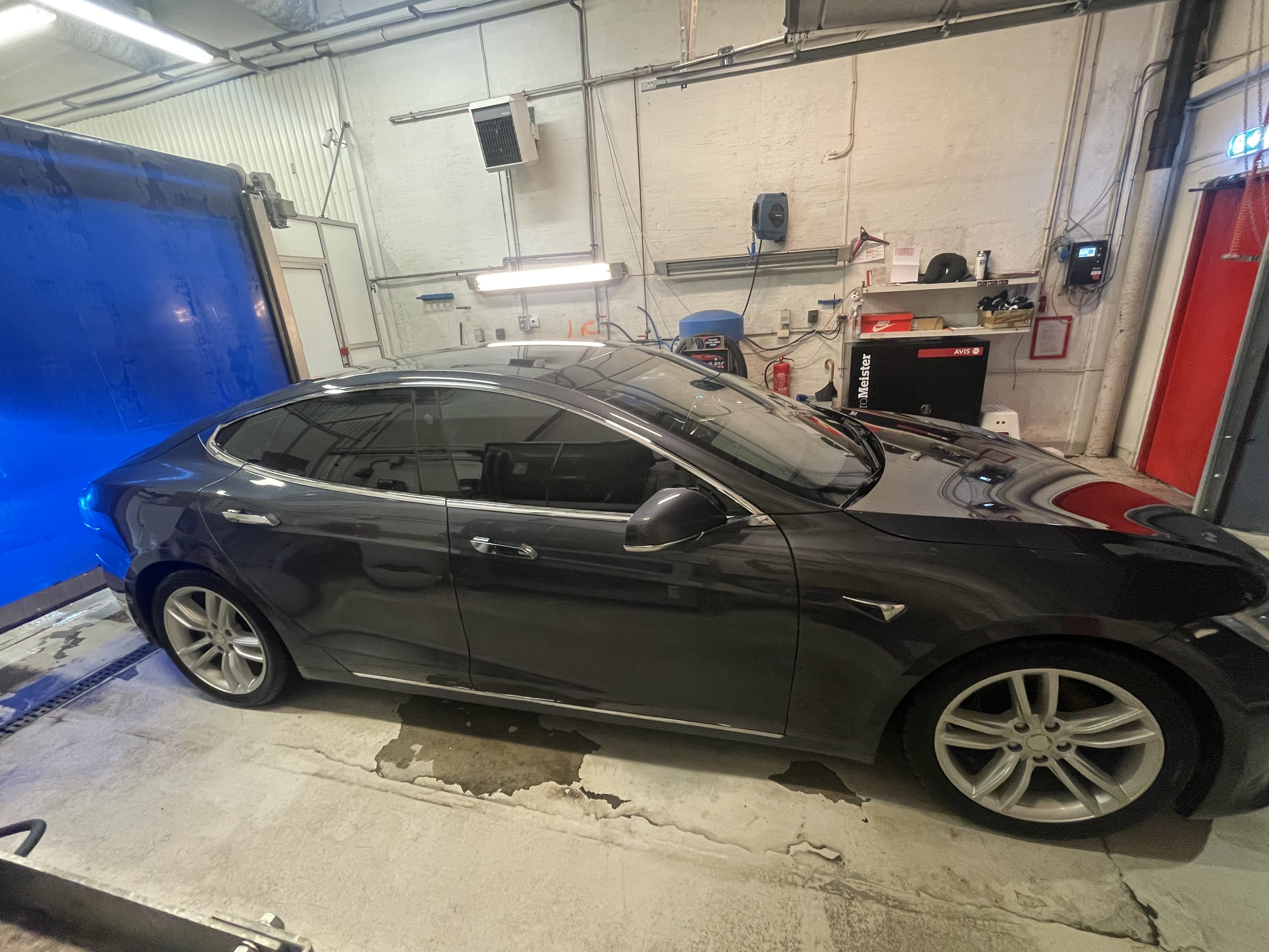 Tesla Model S 75D med Aircondition