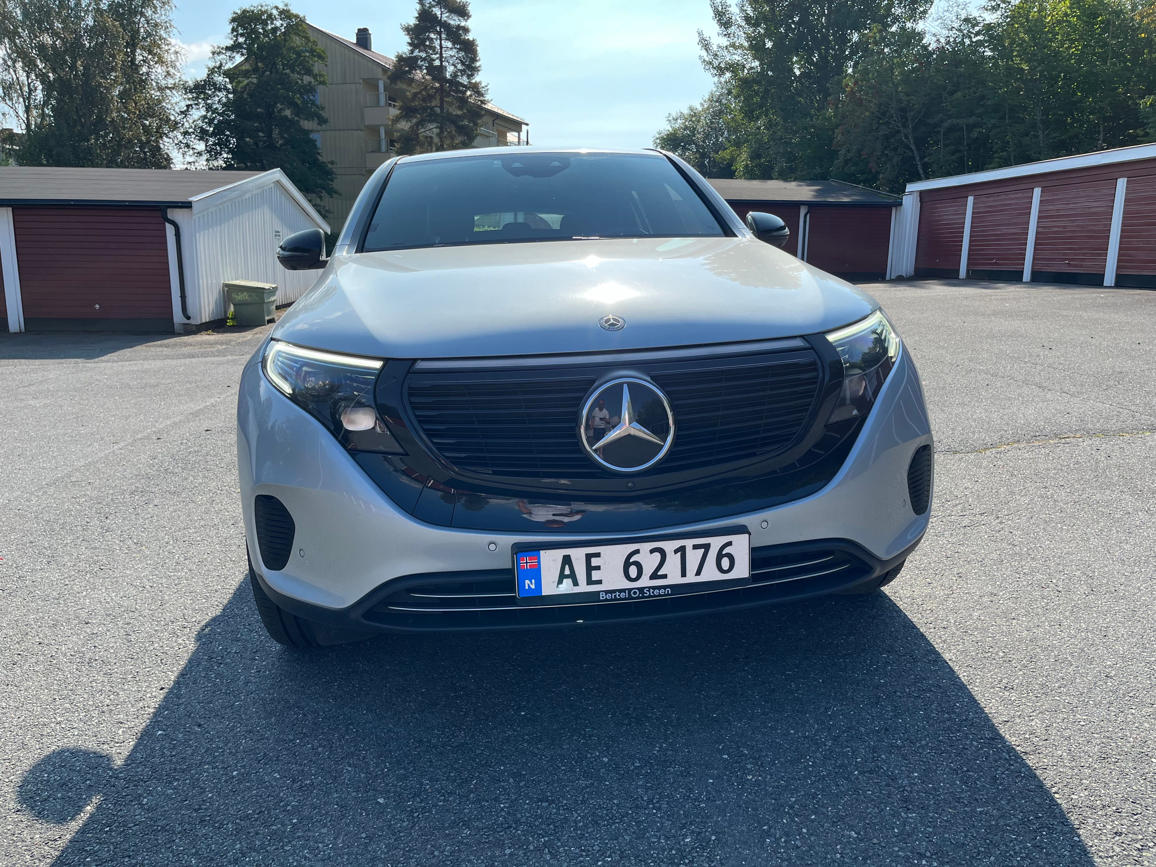 Mercedes-Benz EQC 400 mit Navigationsgerät