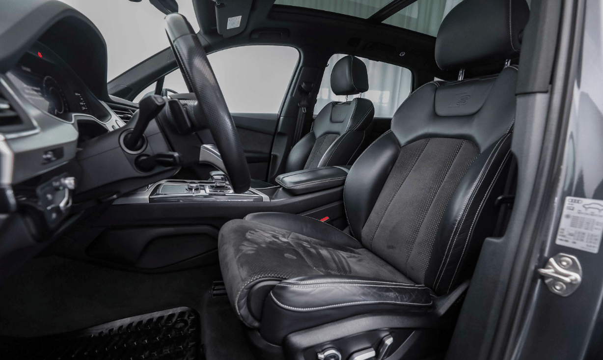 Audi Q7 3.0T Quattro Premium with Bluetooth audio