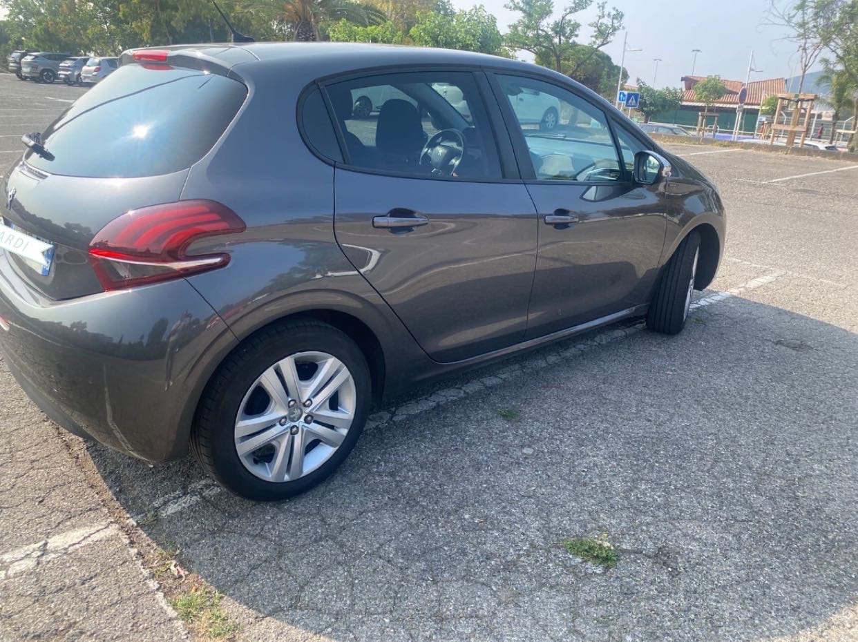 Peugeot 208 avec Régulateur de vitesse