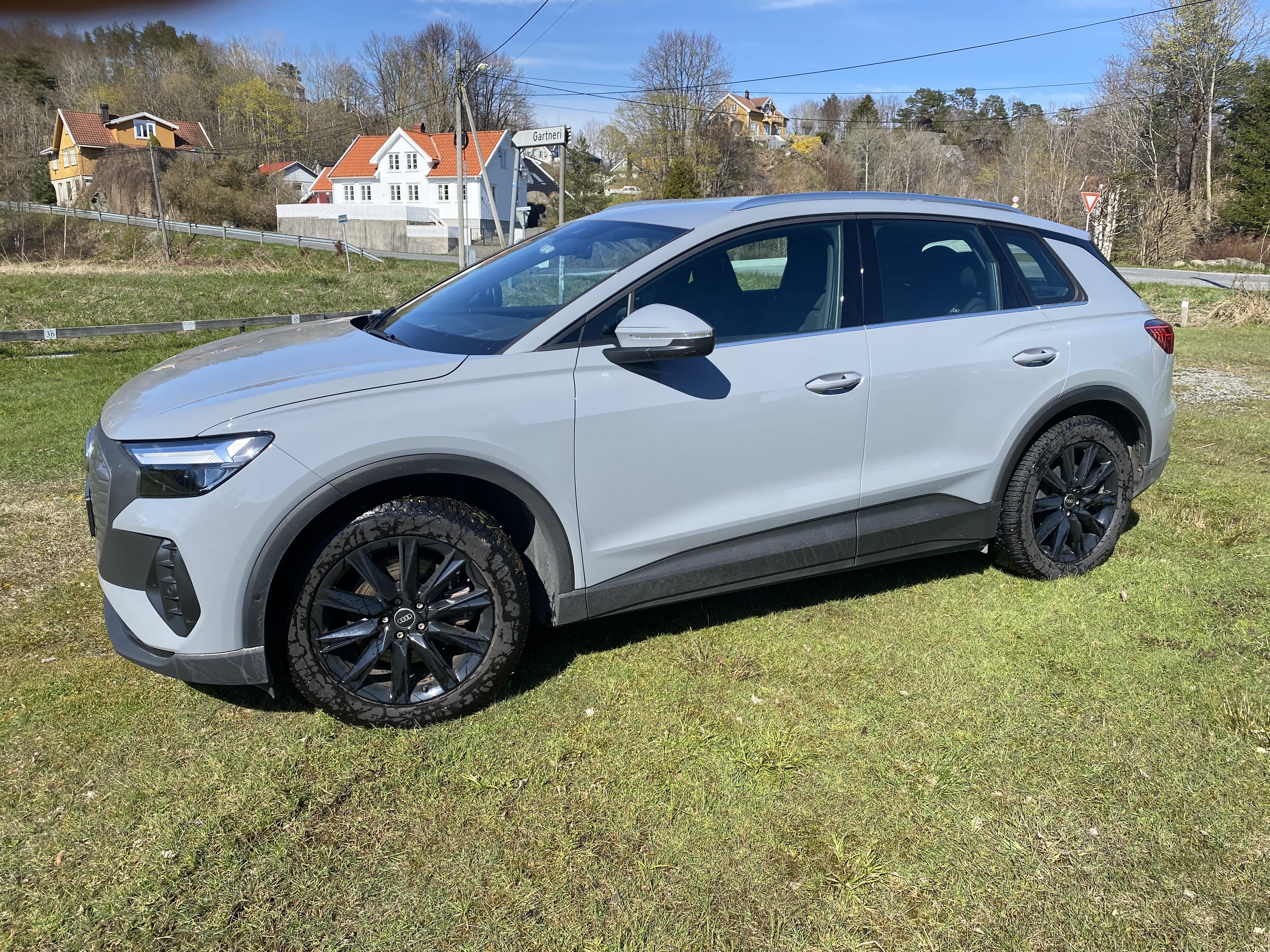 Audi Q4 35 e-tron (RWD) with Air conditioning