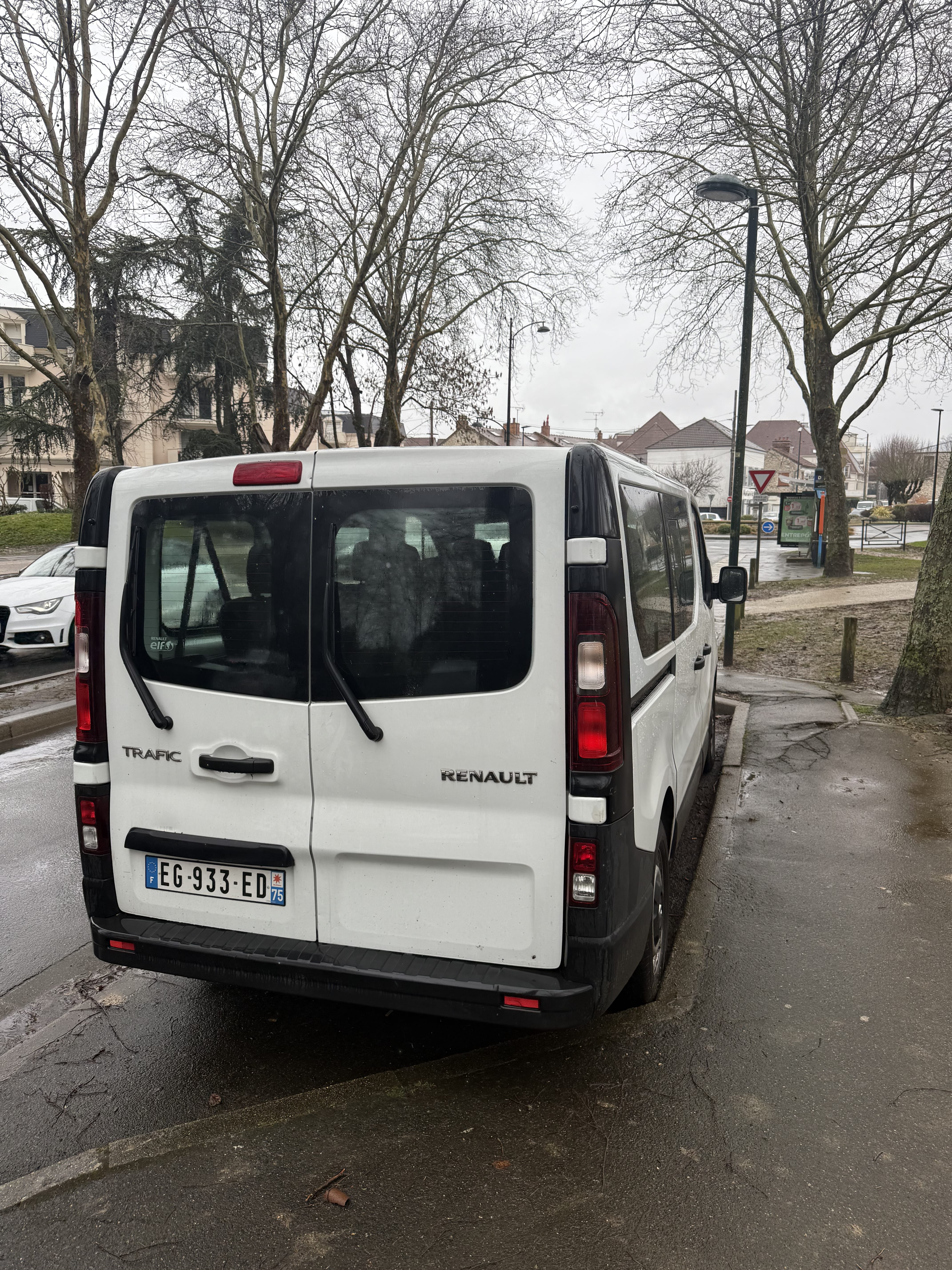 Renault Trafic Passenger avec Chaines