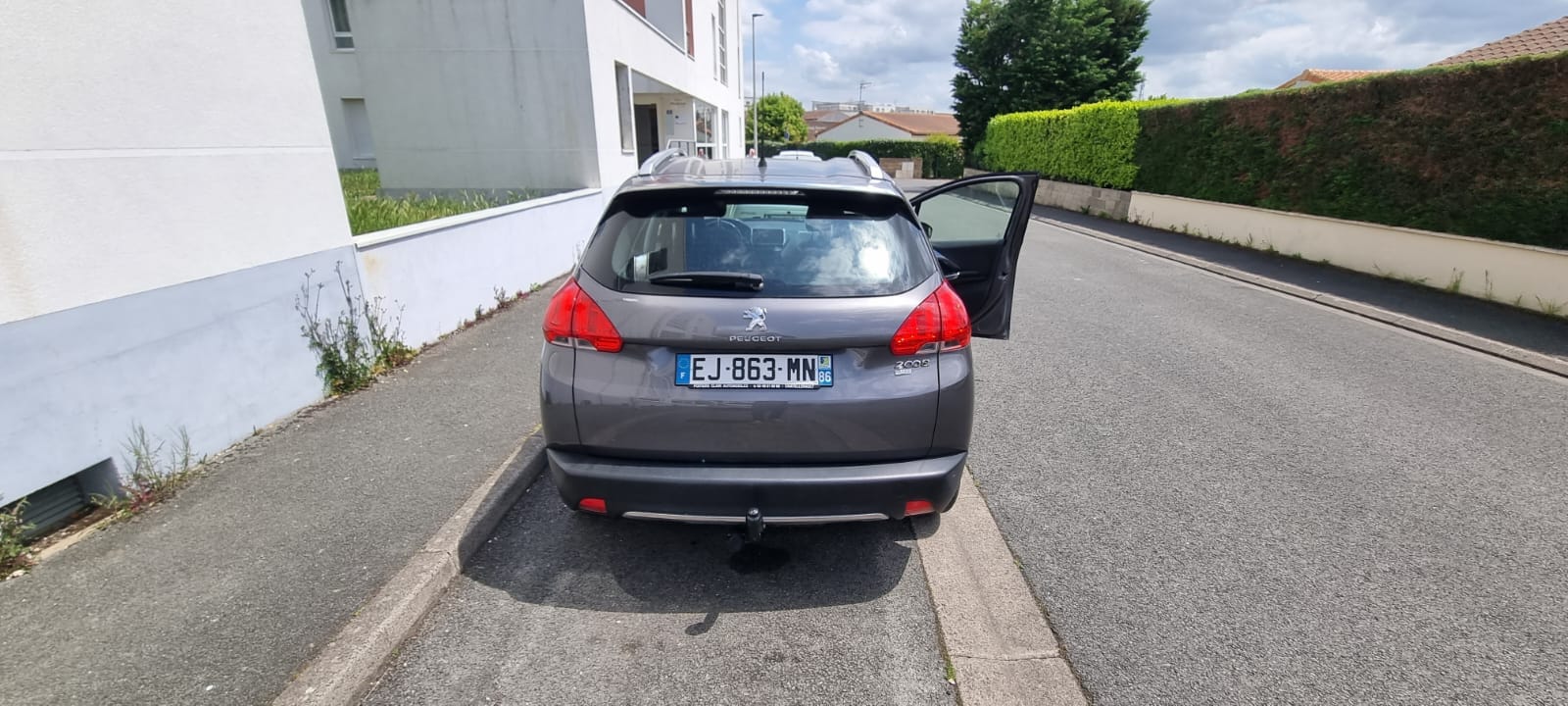 Peugeot e-2008 avec GPS