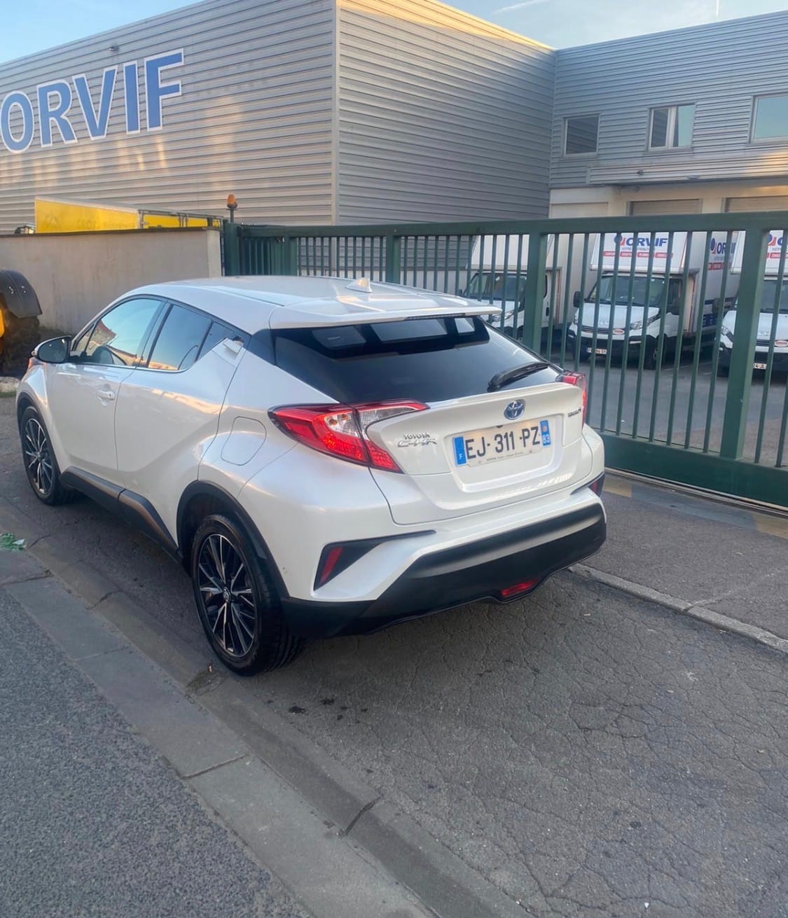 Toyota C-HR Hybrid avec GPS