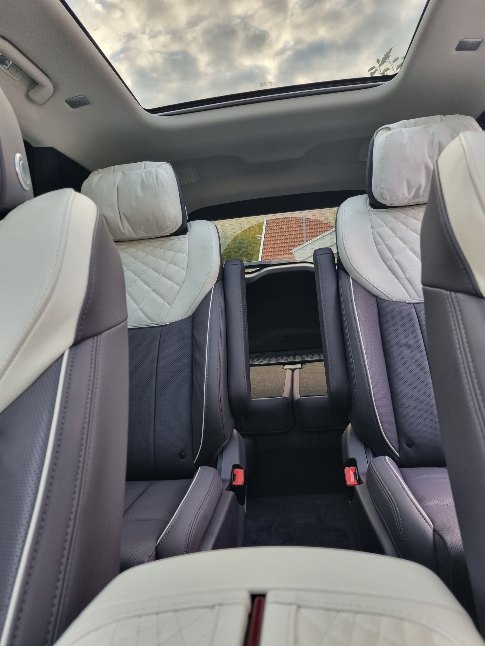 Hongqi E-HS9 Exclusive med Babysete
