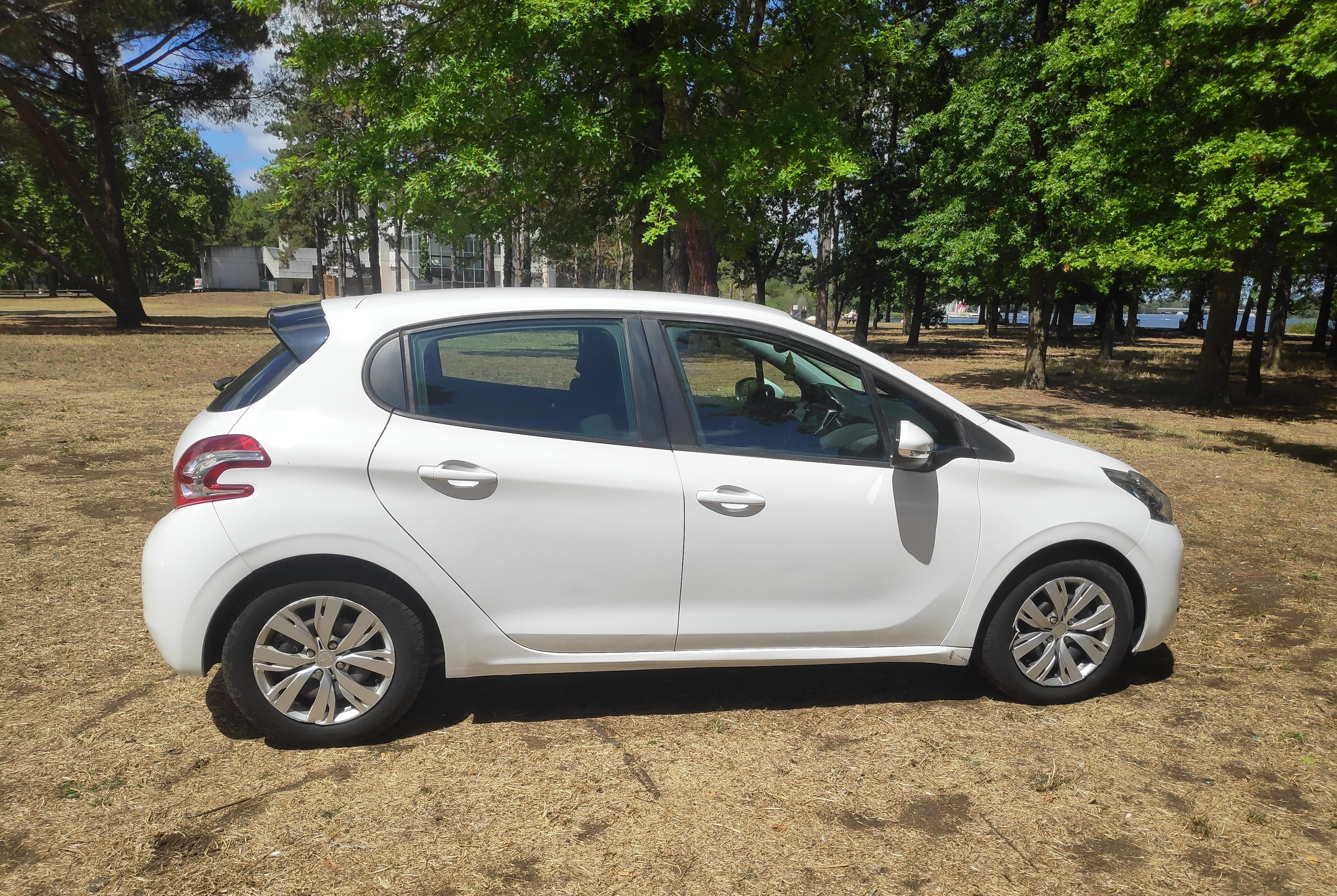 Peugeot 208 1.6 HDI avec Siège bébé