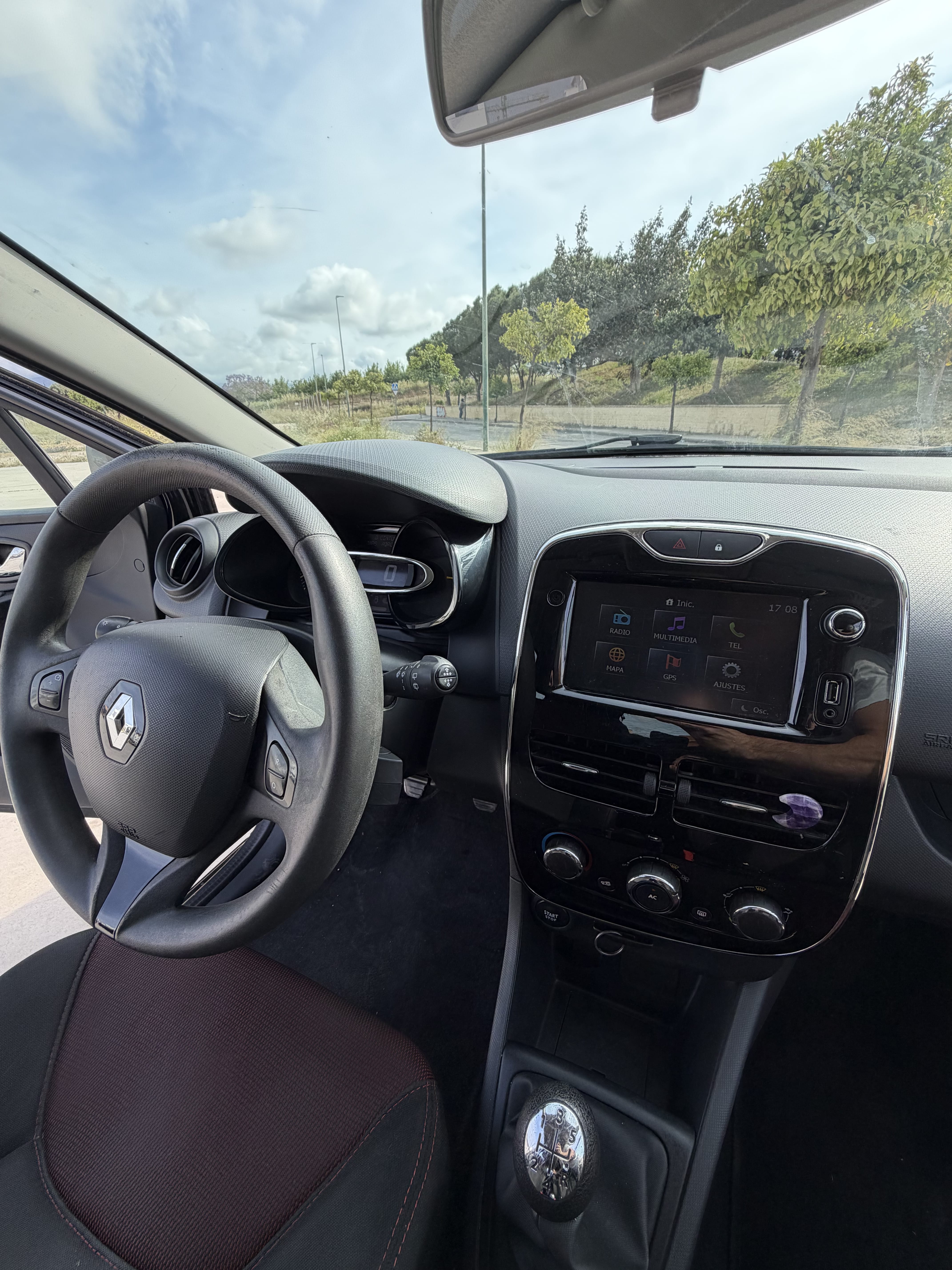 Renault Clio 4 Eco med Bilradio