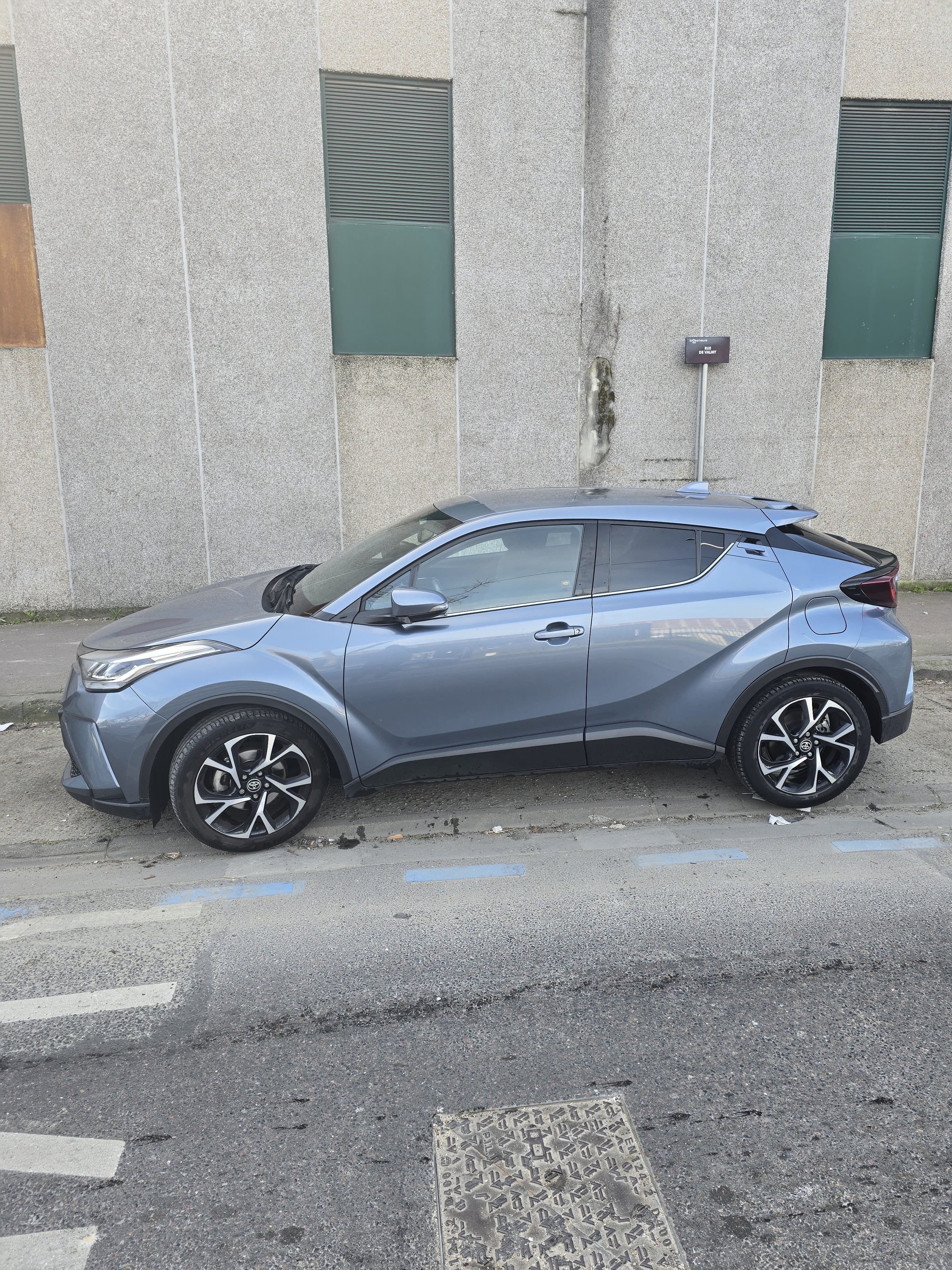 Toyota C-HR Hybrid avec Climatisation
