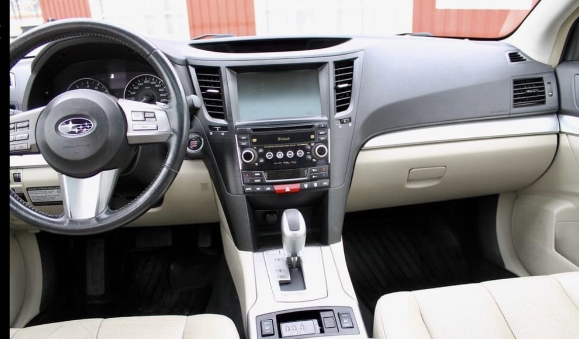 Subaru Outback med Bluetooth audio