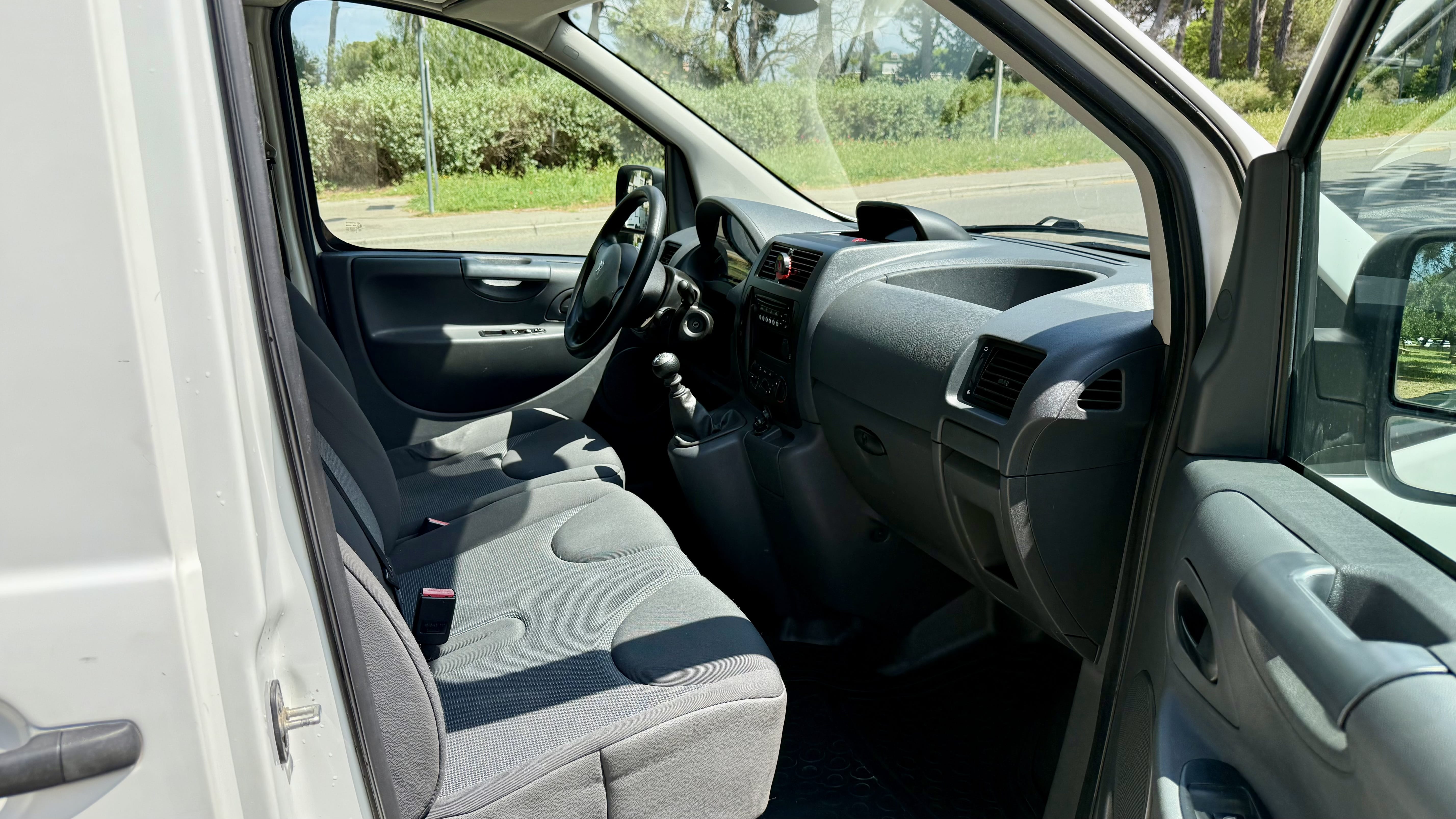 Peugeot Expert 2.0 hdi avec Attelage