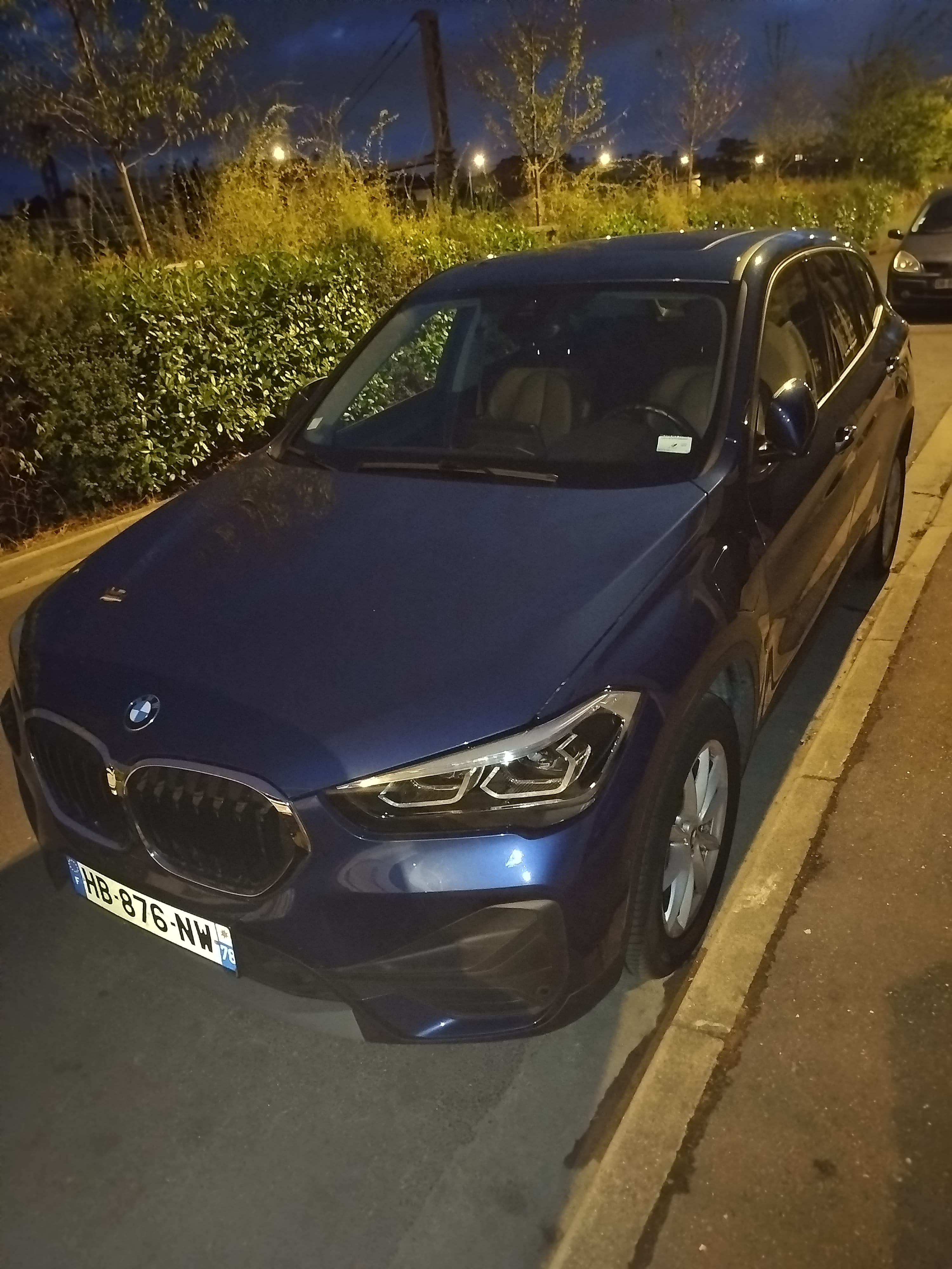 BMW iX1, 2021, Essence 95 / Électrique (hybride), automatique