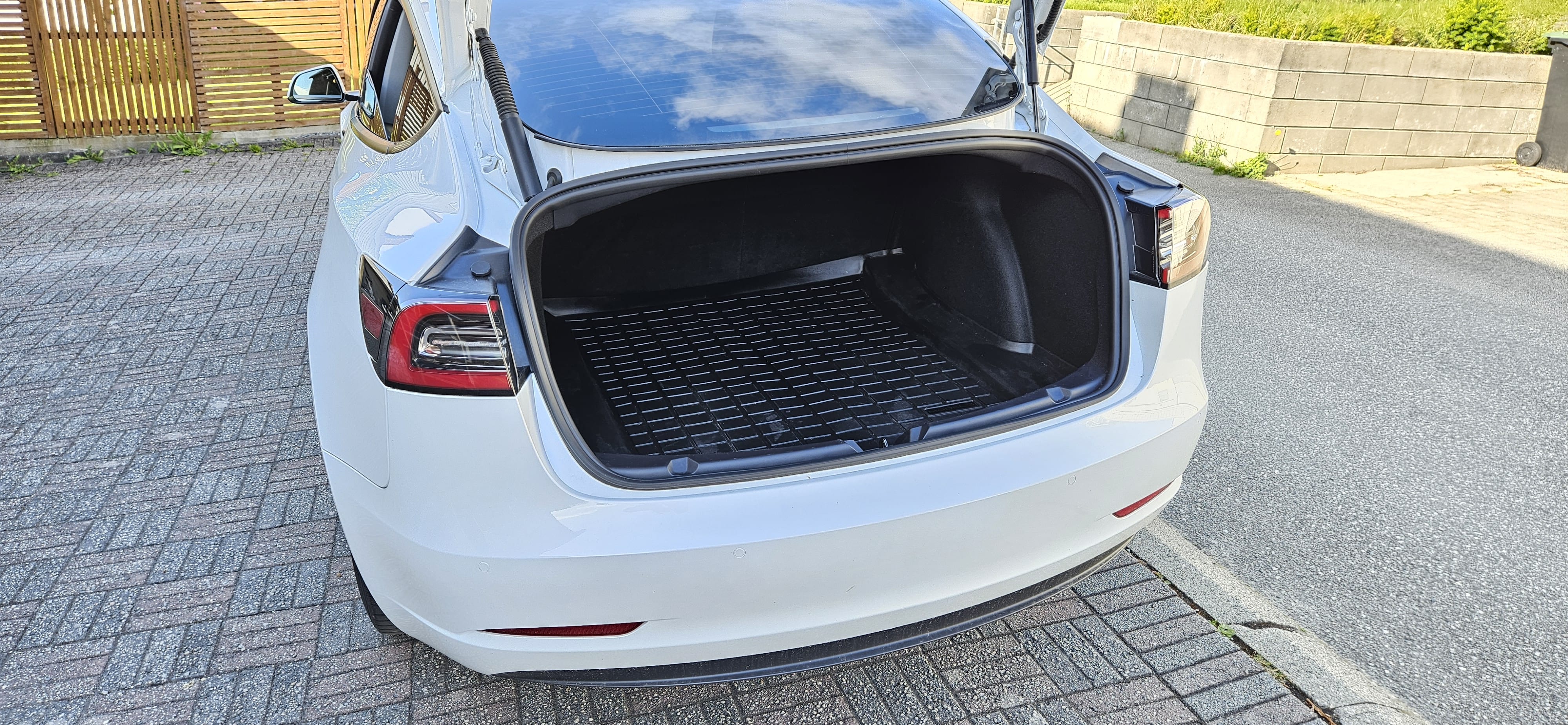 Tesla Model 3 Long Range med Firehjulstrekk