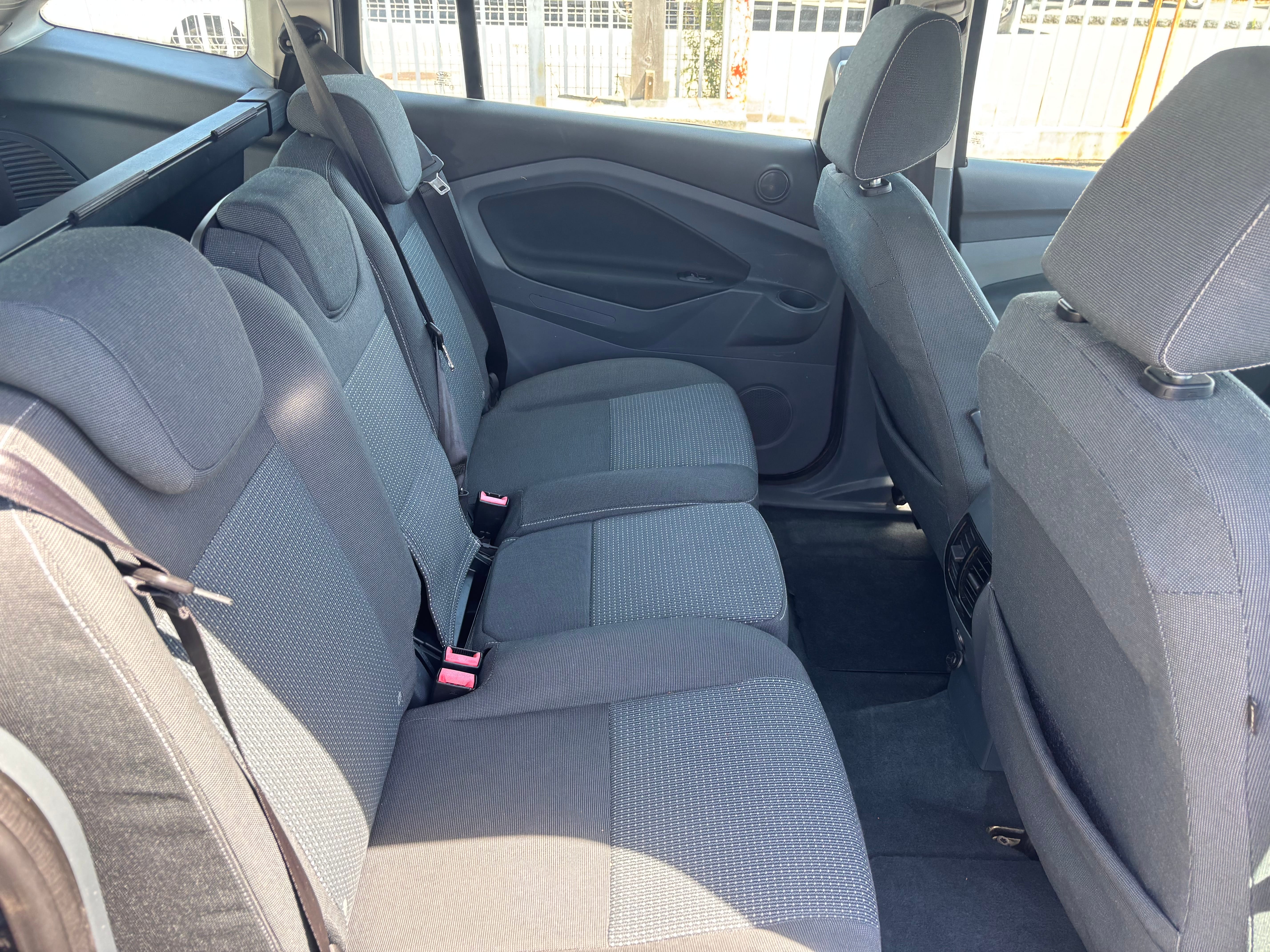 Ford Grand C-Max avec Port USB