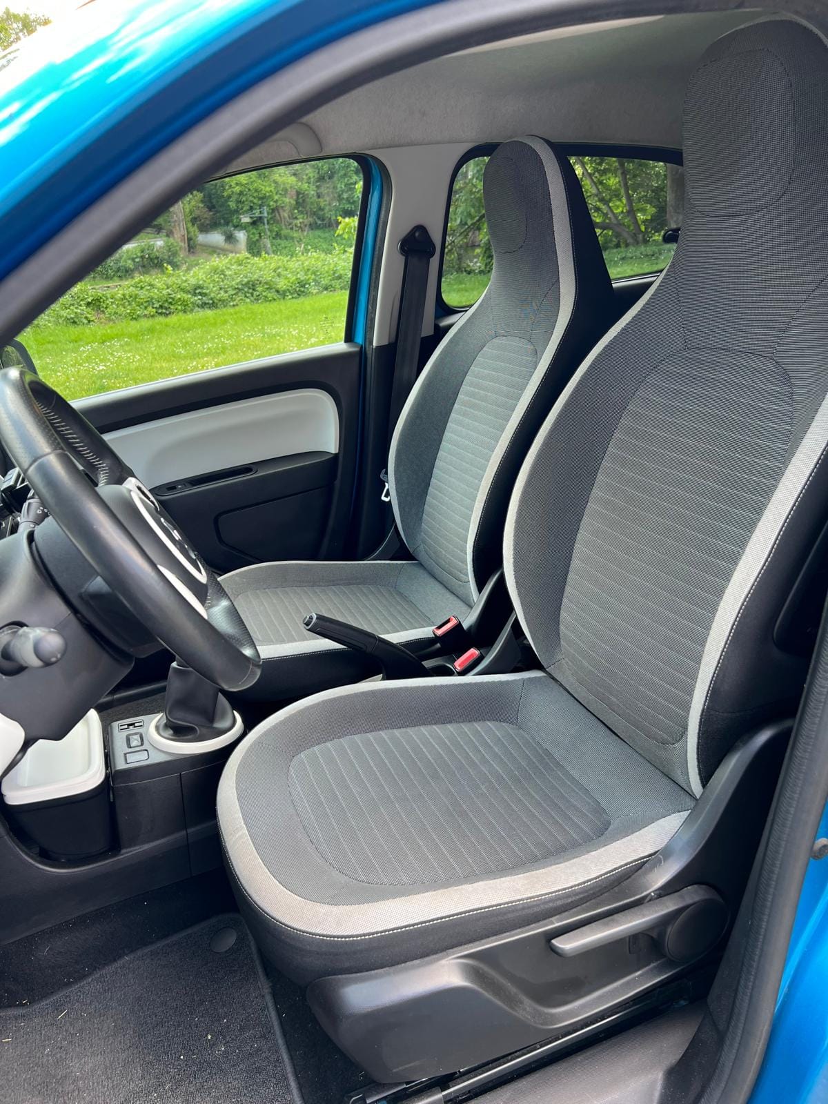 Renault Twingo III avec Autoradio