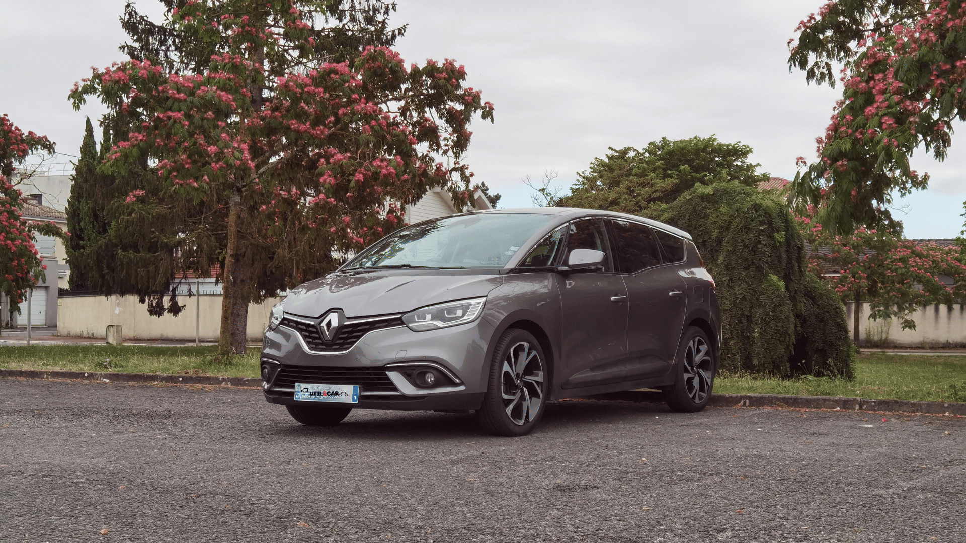 Renault Grand Scenic 7 Places - Gris | GPS | Caméra | GARE ST-JEAN (750m), 2018, Essence 95, 7 places