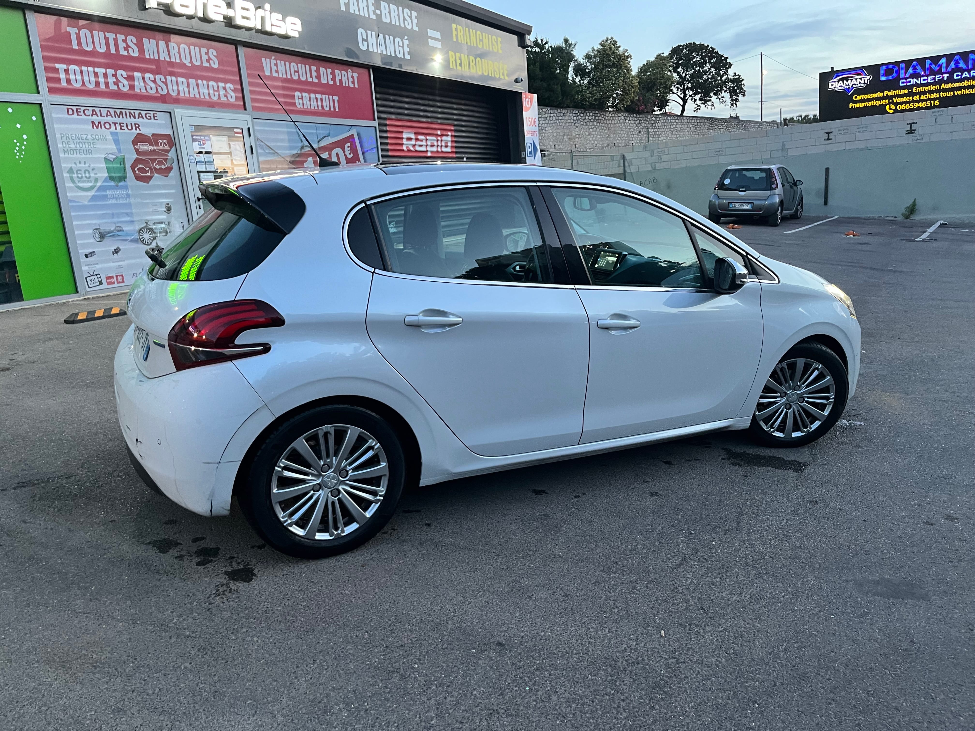 Peugeot 208 met Achteruitrijcamera