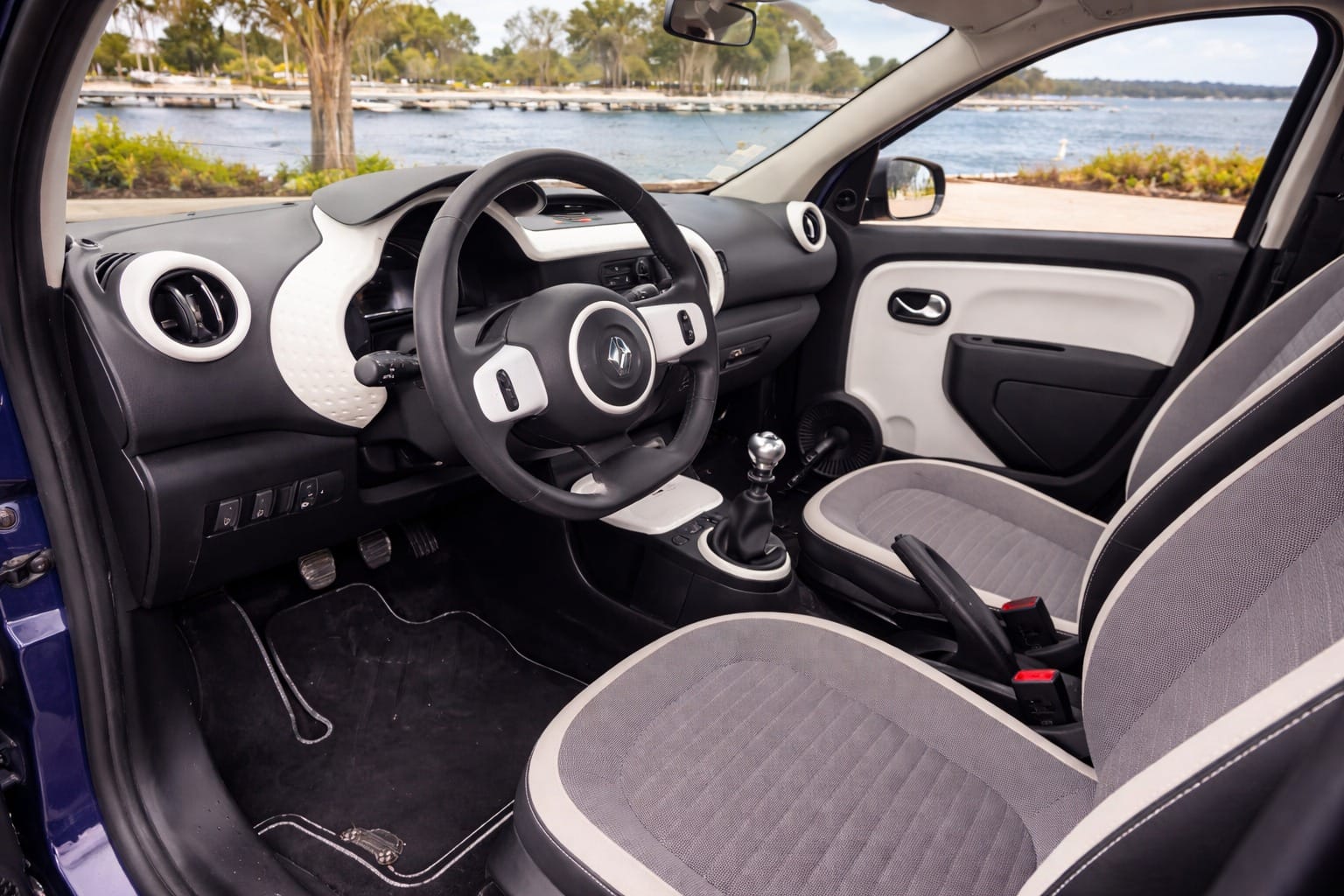 Renault Twingo III avec Autoradio