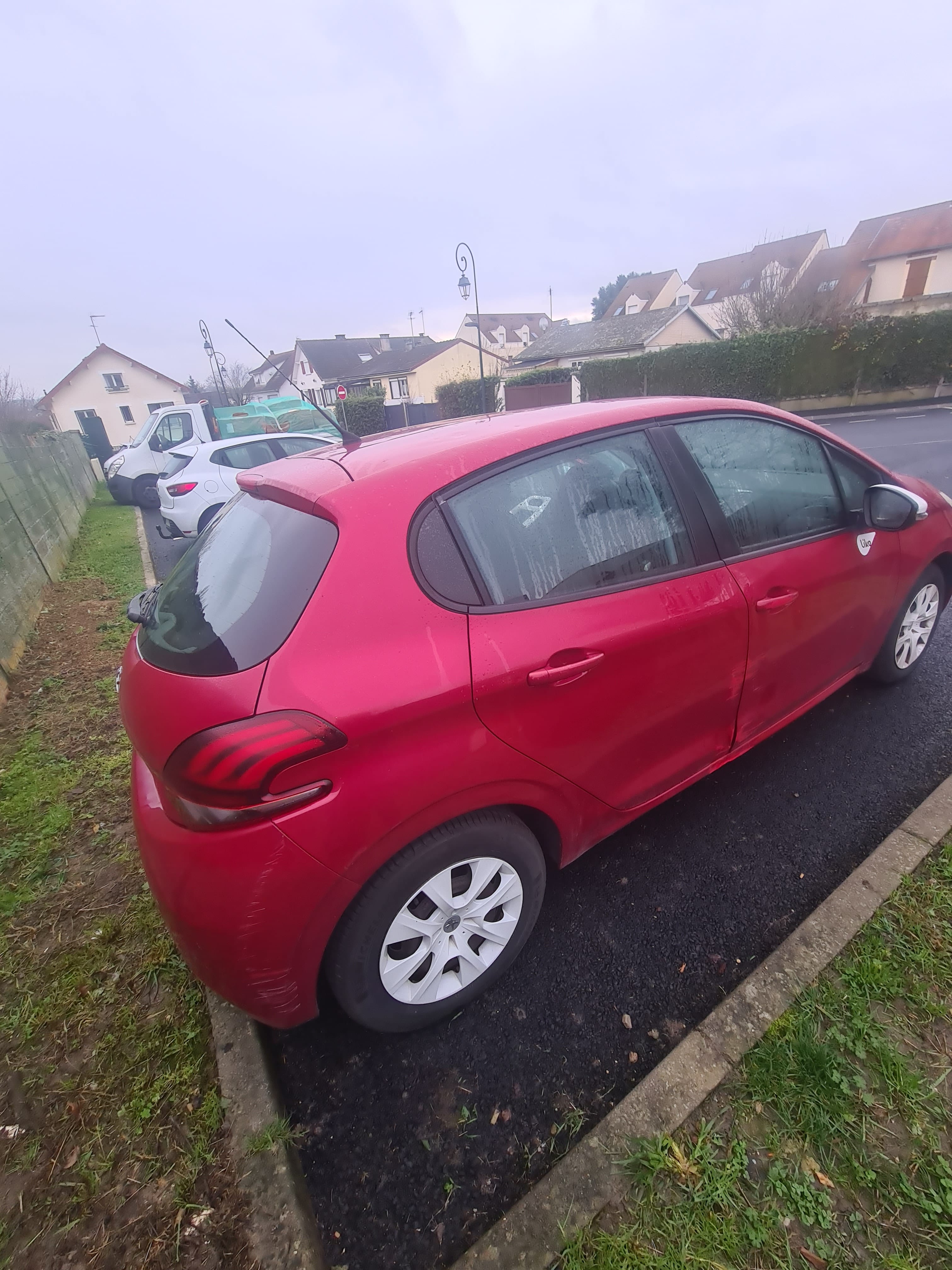 Peugeot 208 Essence avec Climatisation