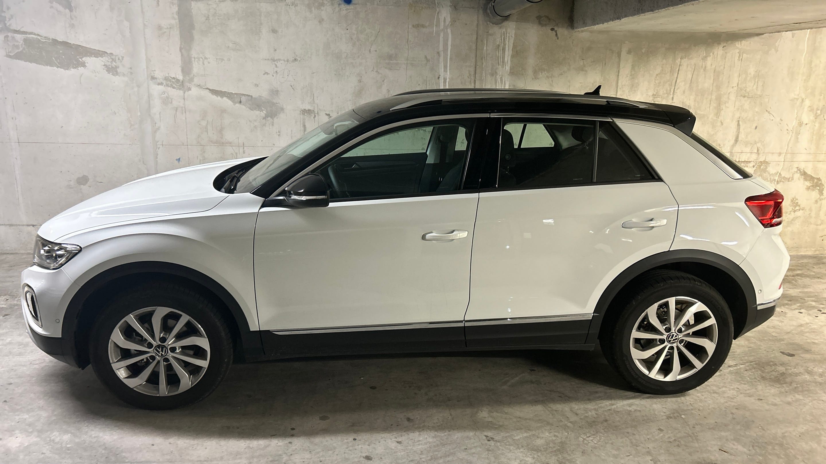 Volkswagen T-Roc with Air conditioning