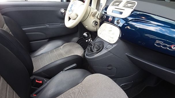 Fiat 500 C Louez la Fiat 500 Cabriolet – Élégance, Maniabilité et Plaisir de Conduite !