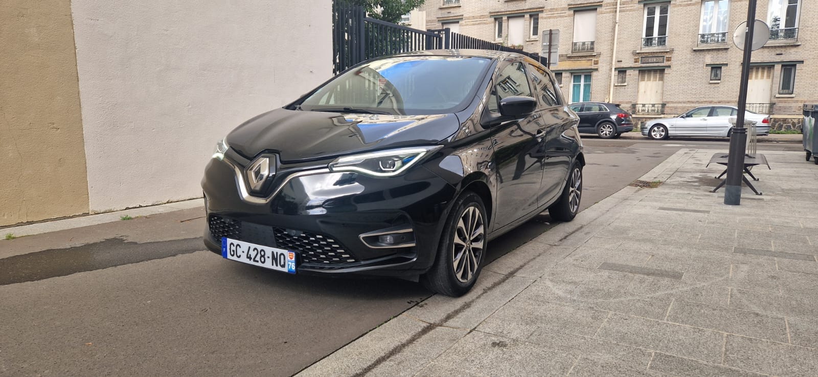 Renault ZOE TOUTE OPTION 52 kWh – 100 % électrique, stationnement gratuit, 2021, Électrique, automatique