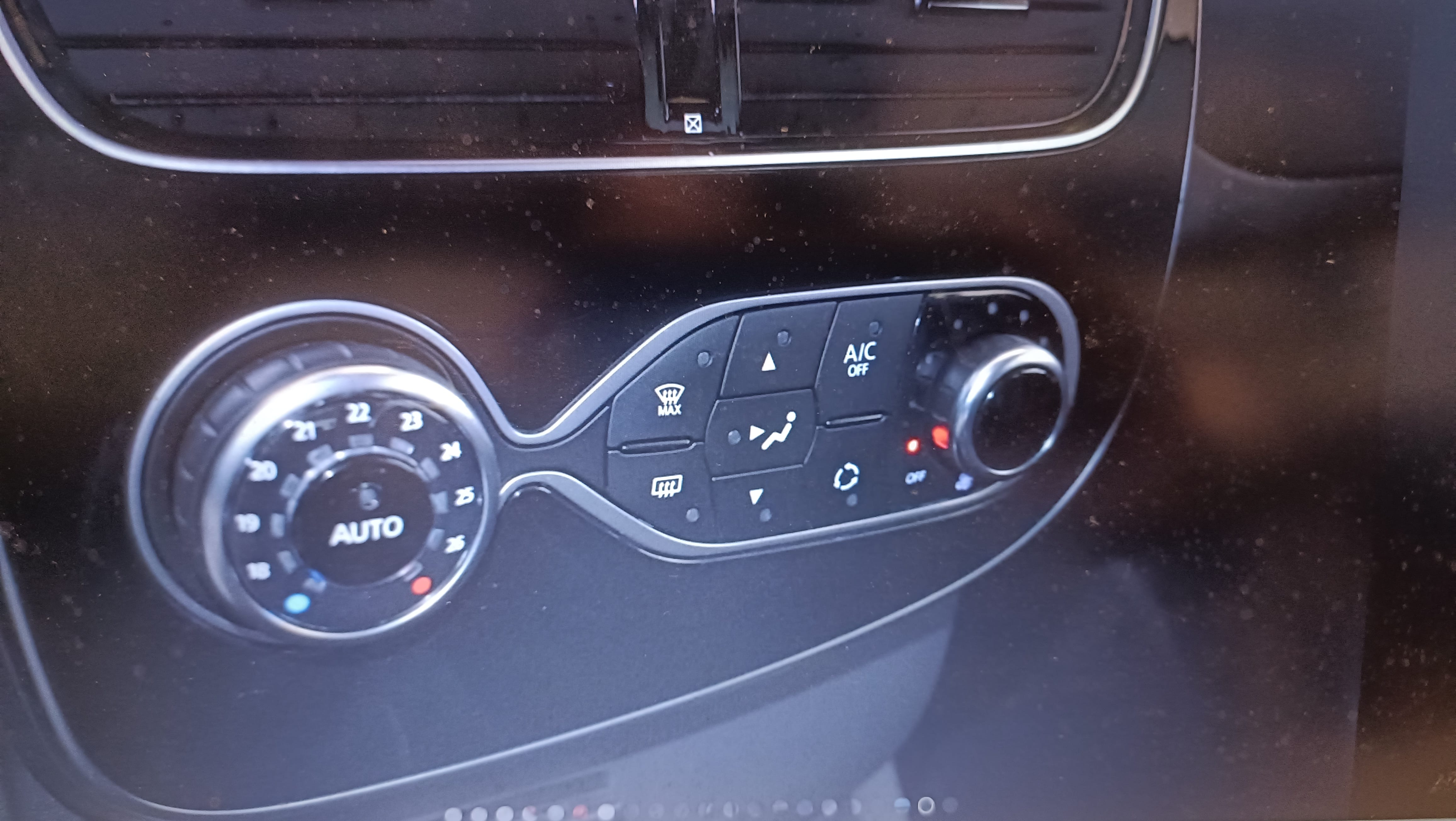 Renault Clio  LIMETD 90 CV med Cruisekontroll