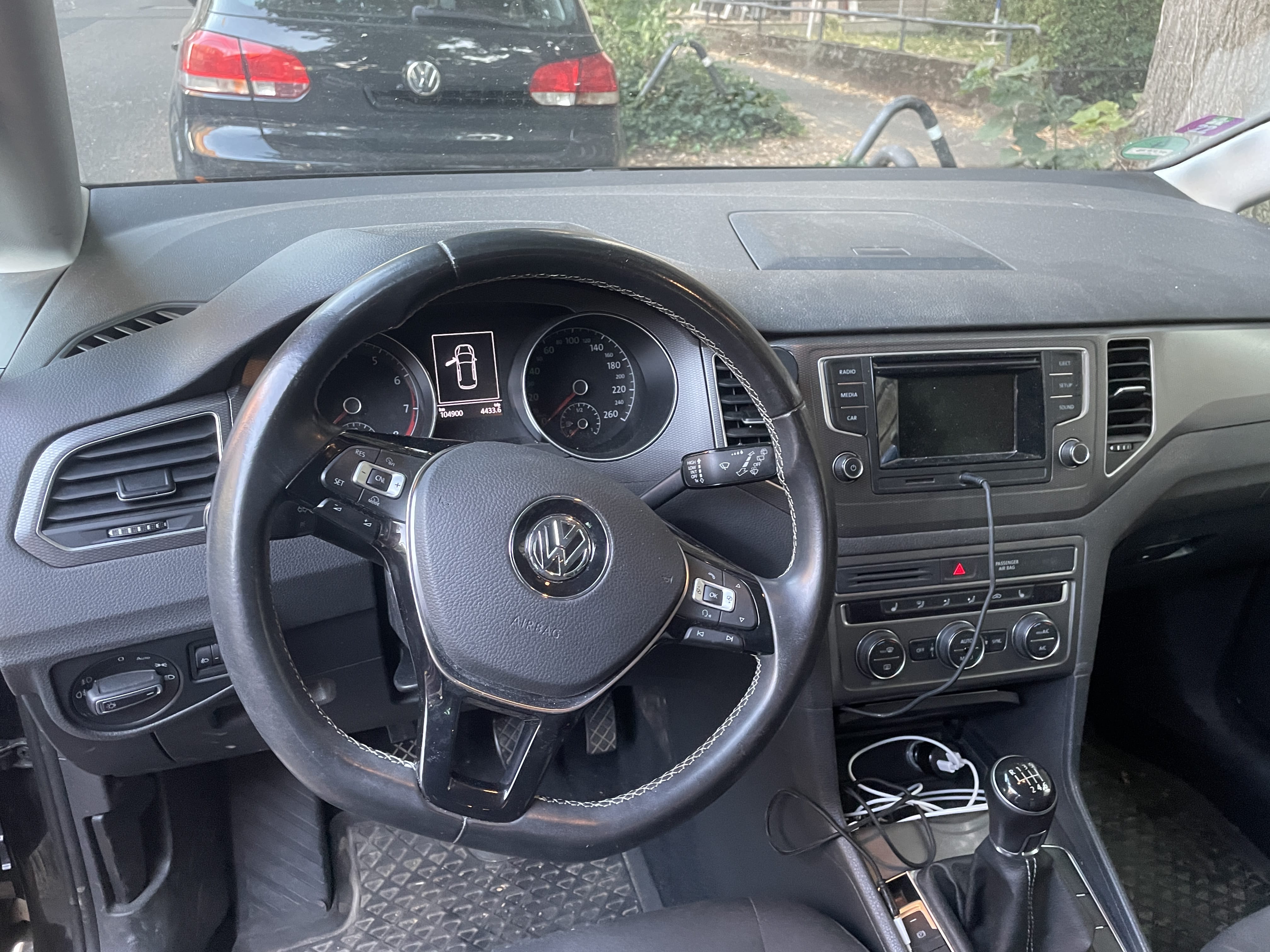Volkswagen Golf Sportsvan mit Kindersitz