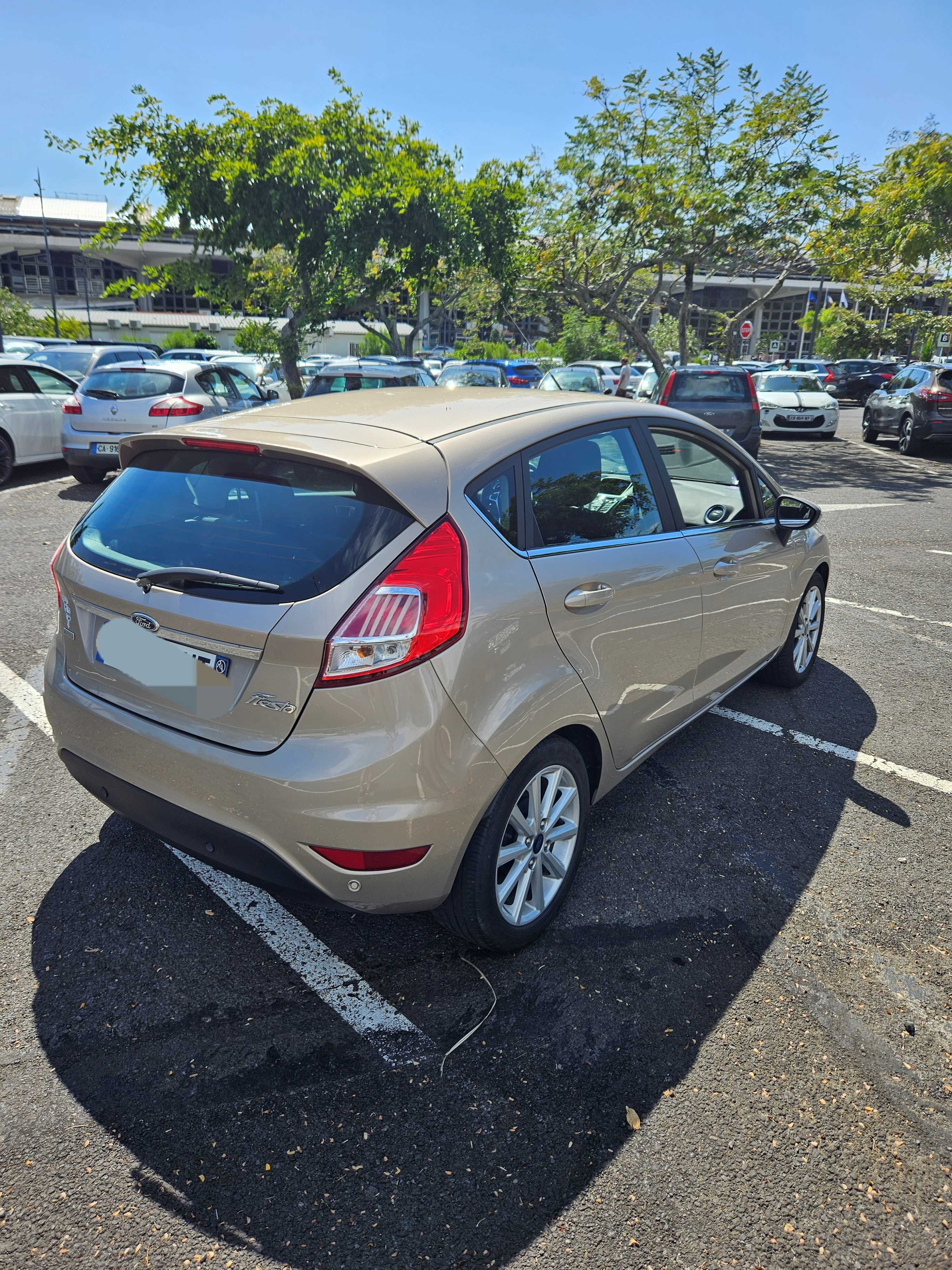 Ford Fiesta avec Climatisation