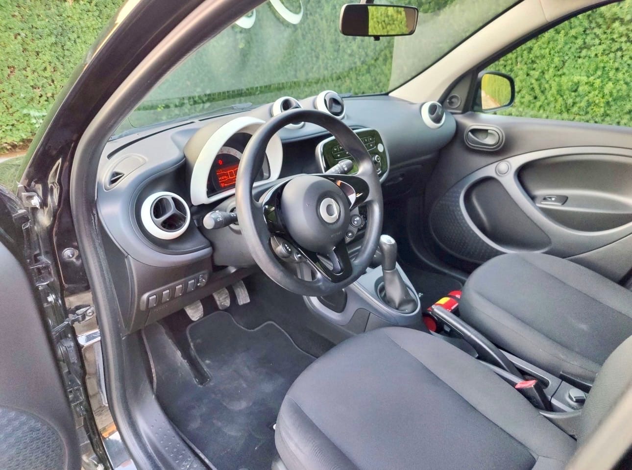 Smart Forfour 1.0 Airport Charleroi avec Audio Bluetooth
