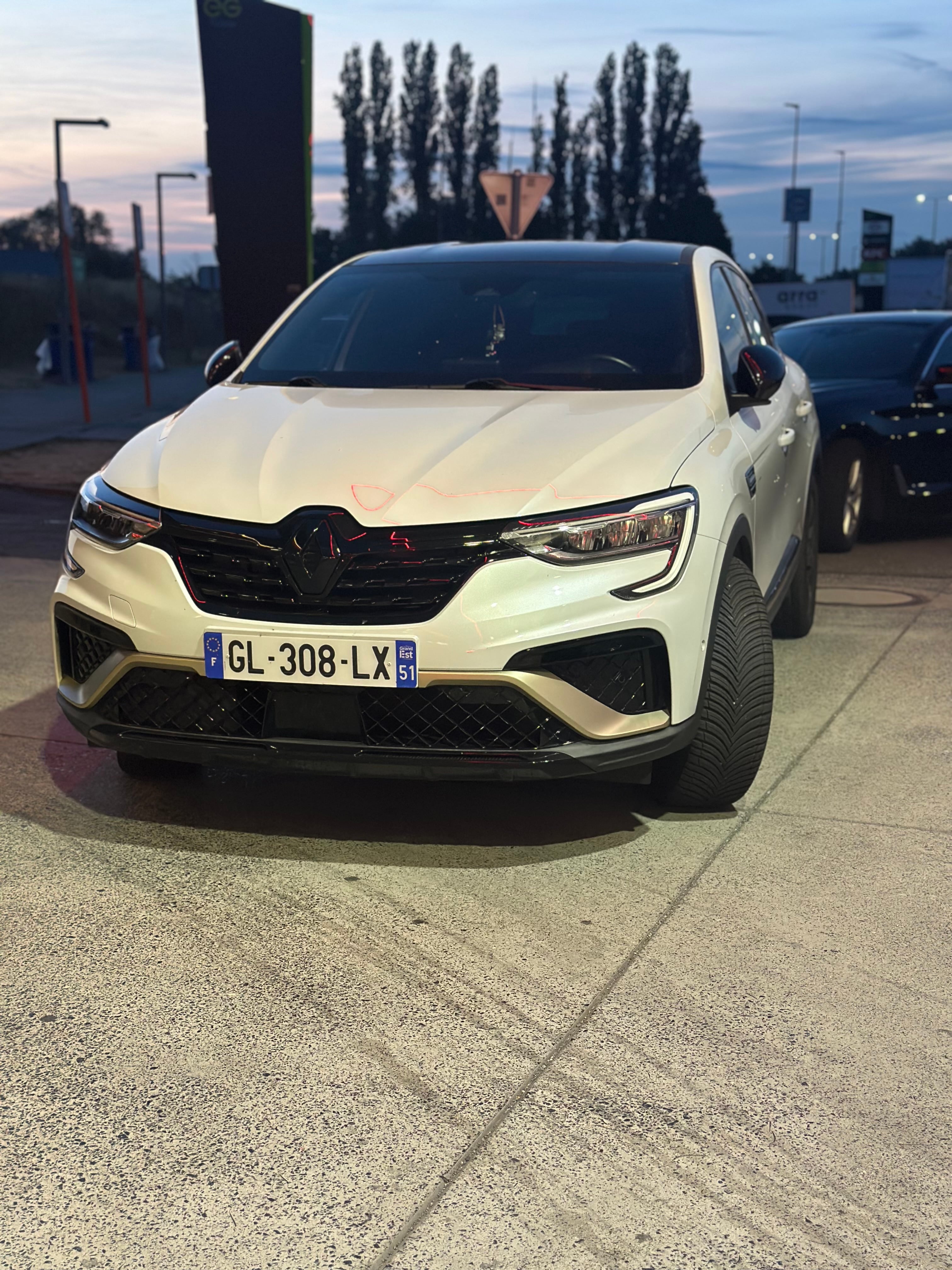 Renault Arkana E-Tech, 2023, Essence 95 / Électrique (hybride), automatique