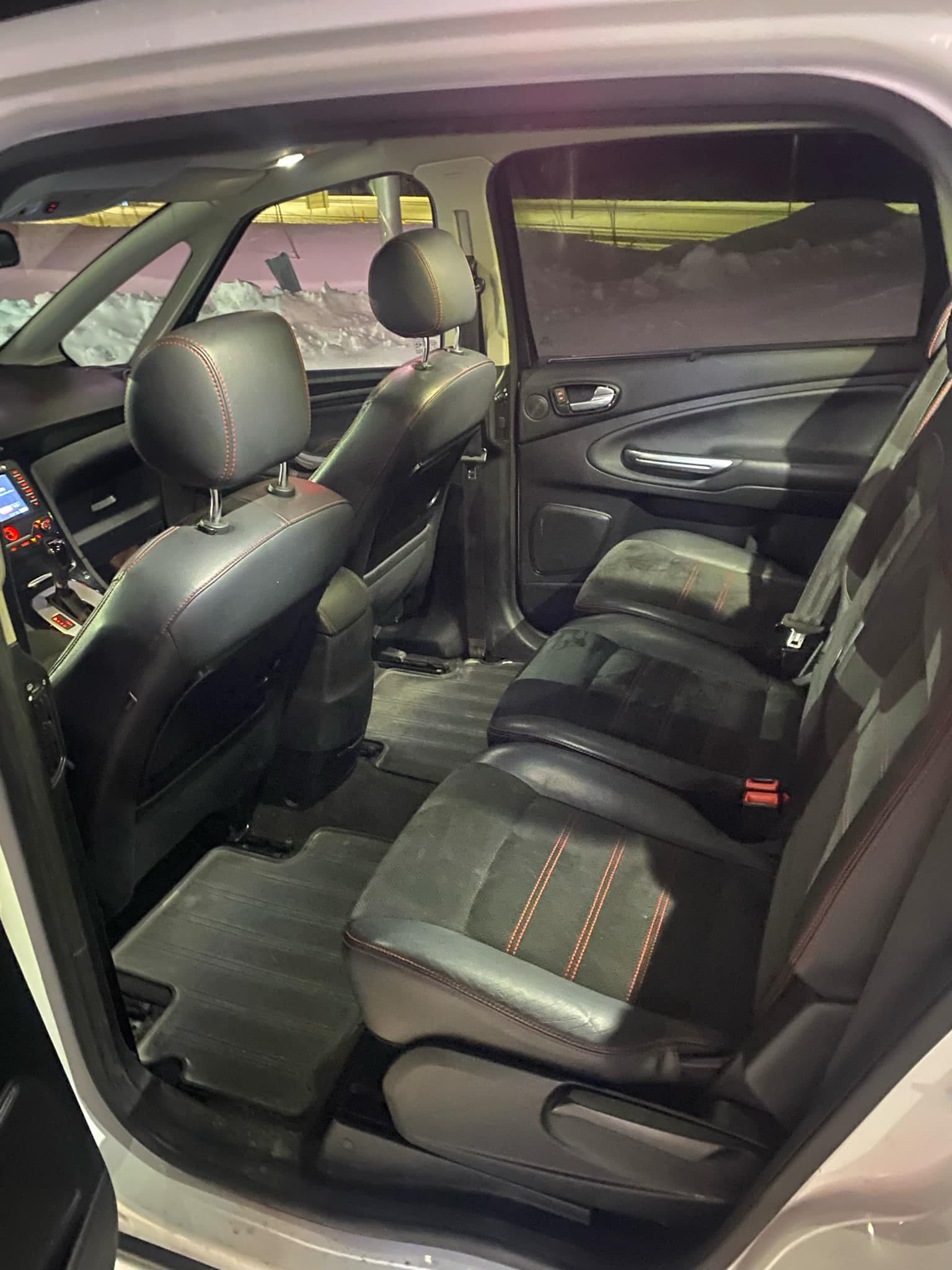 Ford S-Max Business Ford S-Max business Sport 7 seter mit Anhängerkupplung